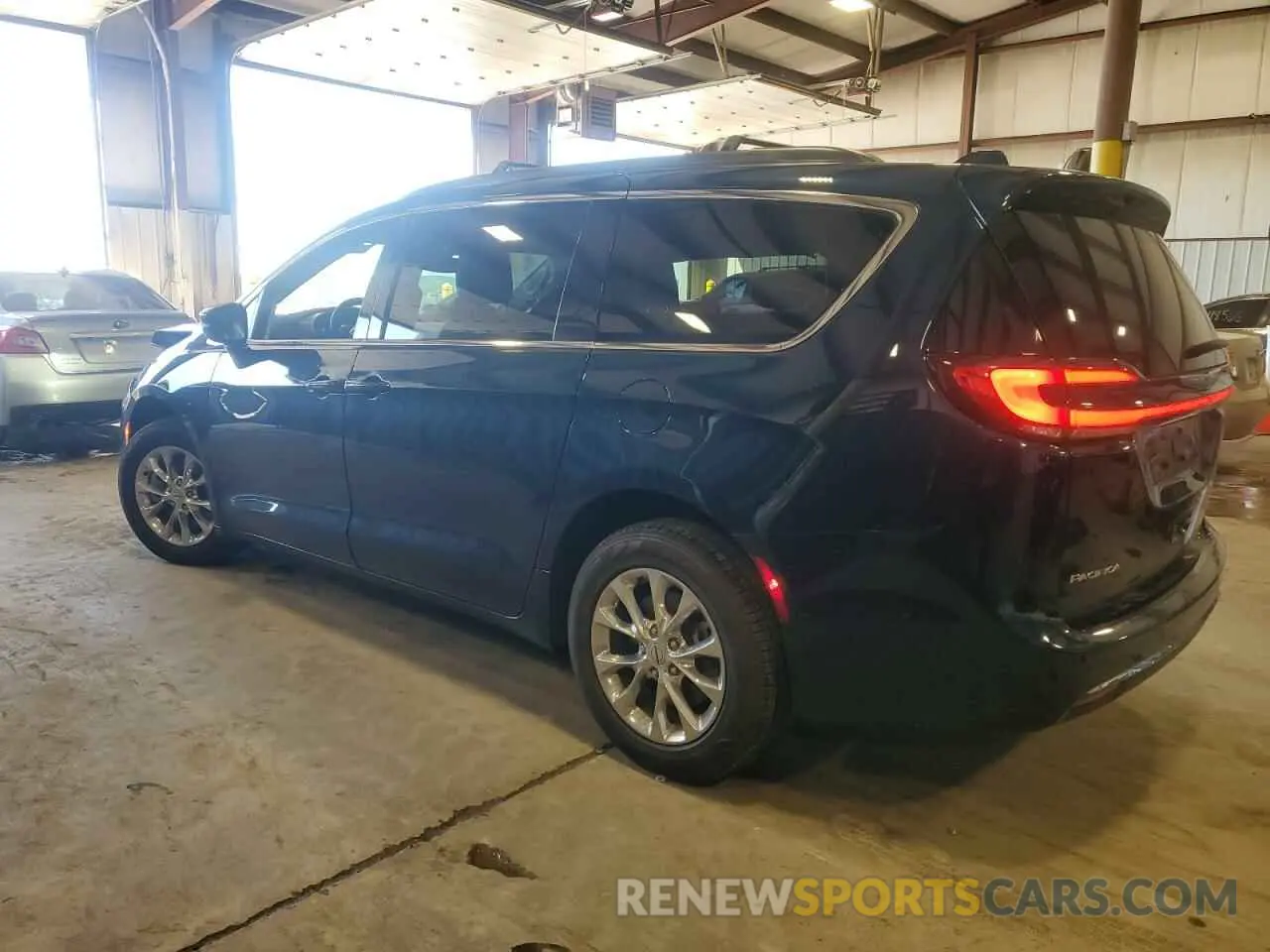 2 Photograph of a damaged car 2C4RC3BG6NR105844 CHRYSLER PACIFICA 2022