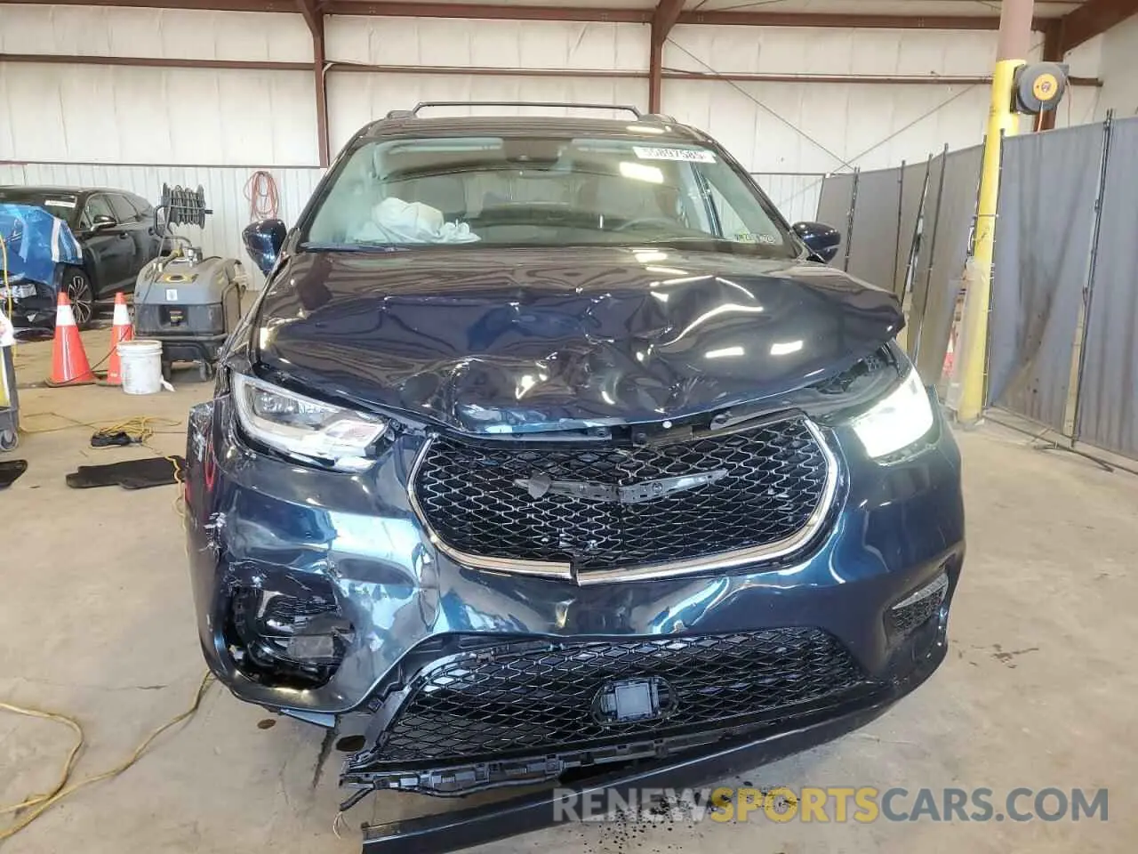 5 Photograph of a damaged car 2C4RC3BG6NR105844 CHRYSLER PACIFICA 2022
