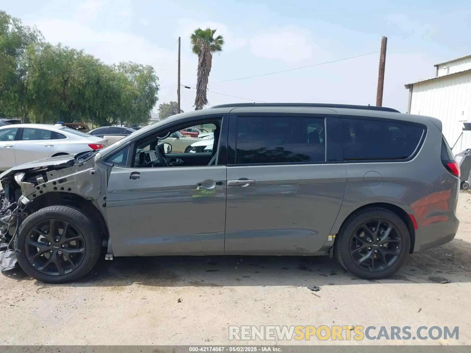 14 Photograph of a damaged car 2C4RC1BG0PR517961 CHRYSLER PACIFICA 2023
