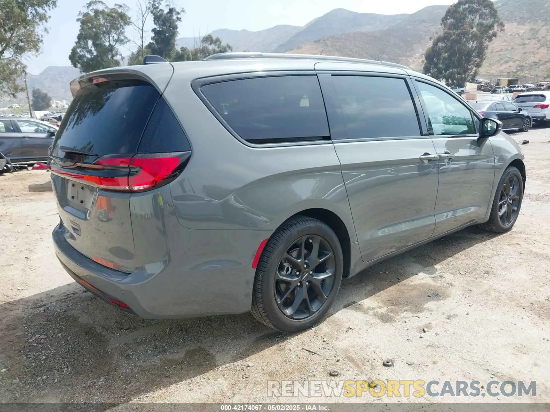 4 Photograph of a damaged car 2C4RC1BG0PR517961 CHRYSLER PACIFICA 2023