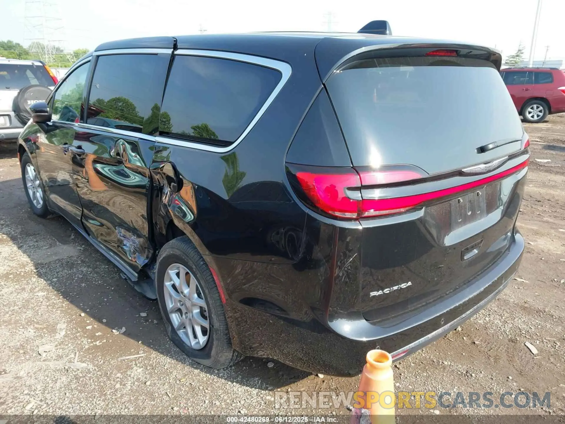 3 Photograph of a damaged car 2C4RC1BG0PR533366 CHRYSLER PACIFICA 2023