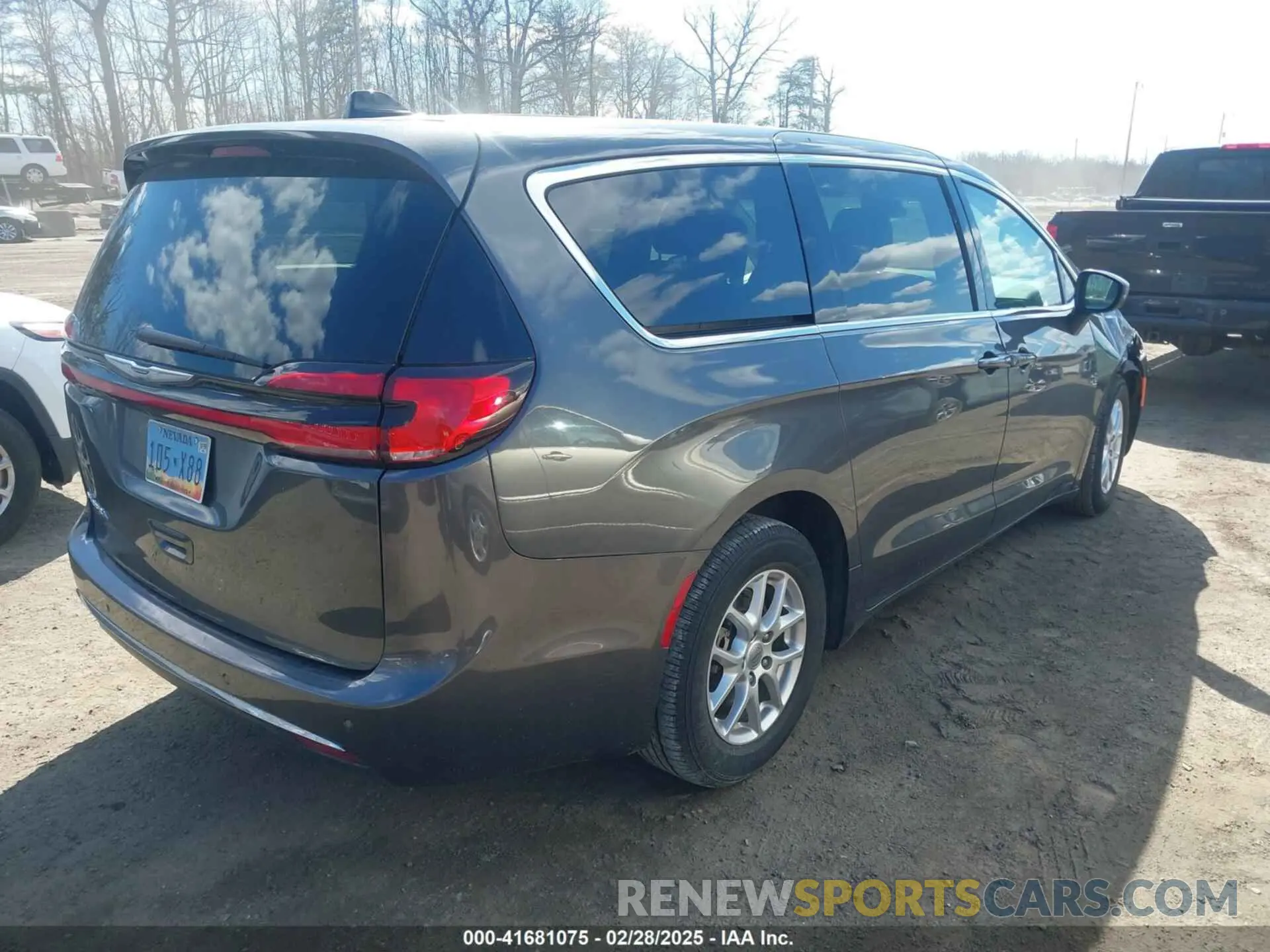 4 Фотография поврежденного автомобиля 2C4RC1BG0PR582065 CHRYSLER PACIFICA 2023