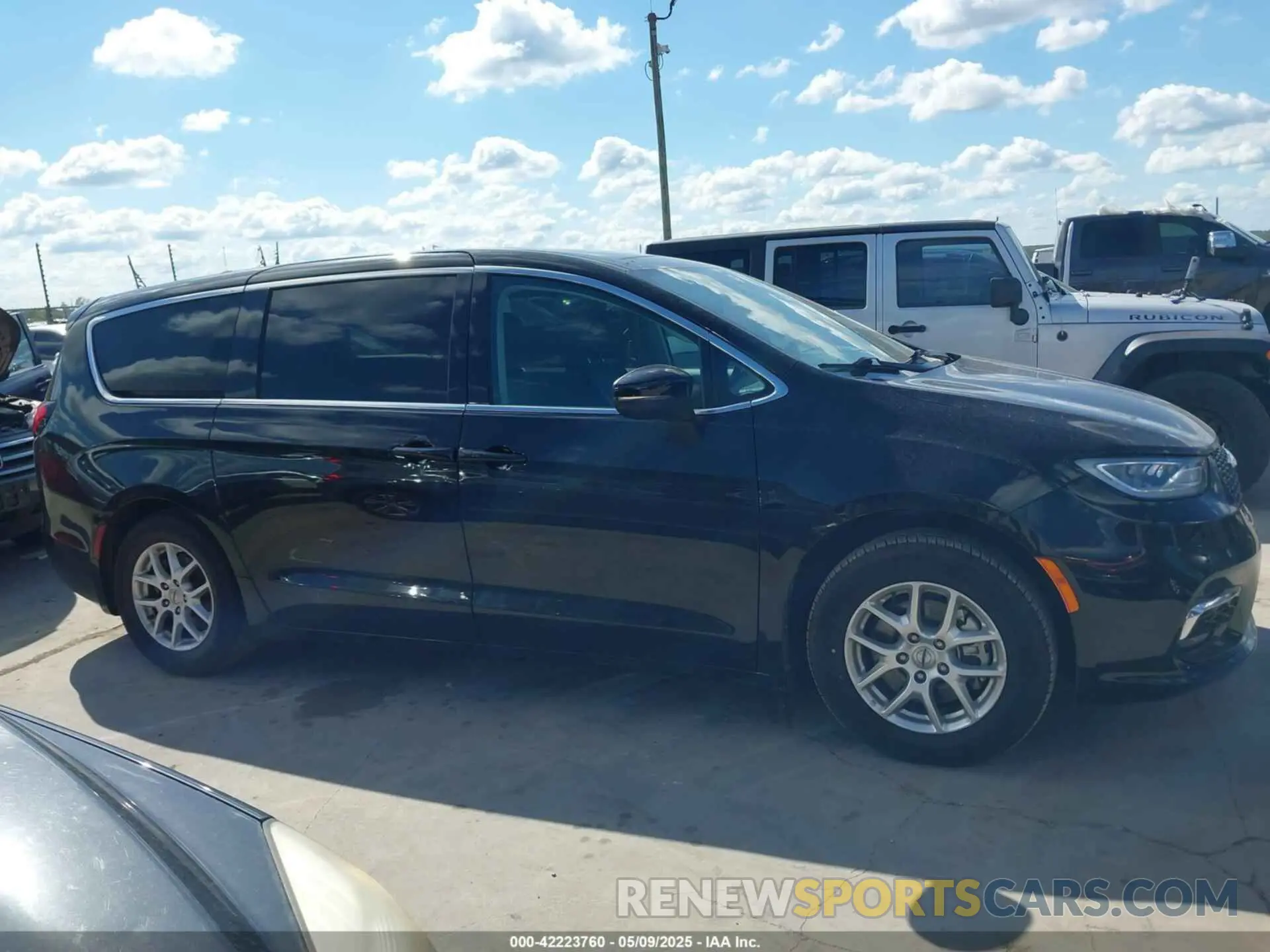 13 Фотография поврежденного автомобиля 2C4RC1BG0PR586391 CHRYSLER PACIFICA 2023