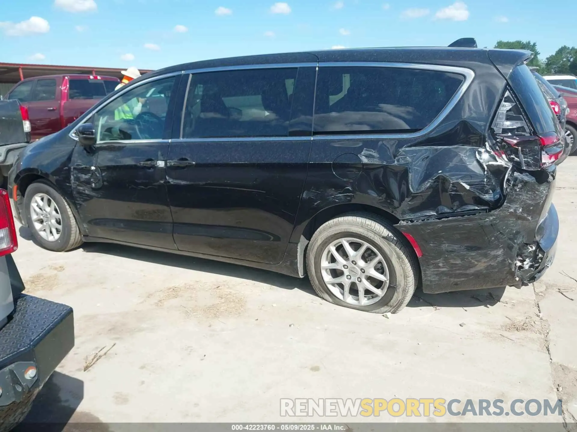 14 Фотография поврежденного автомобиля 2C4RC1BG0PR586391 CHRYSLER PACIFICA 2023