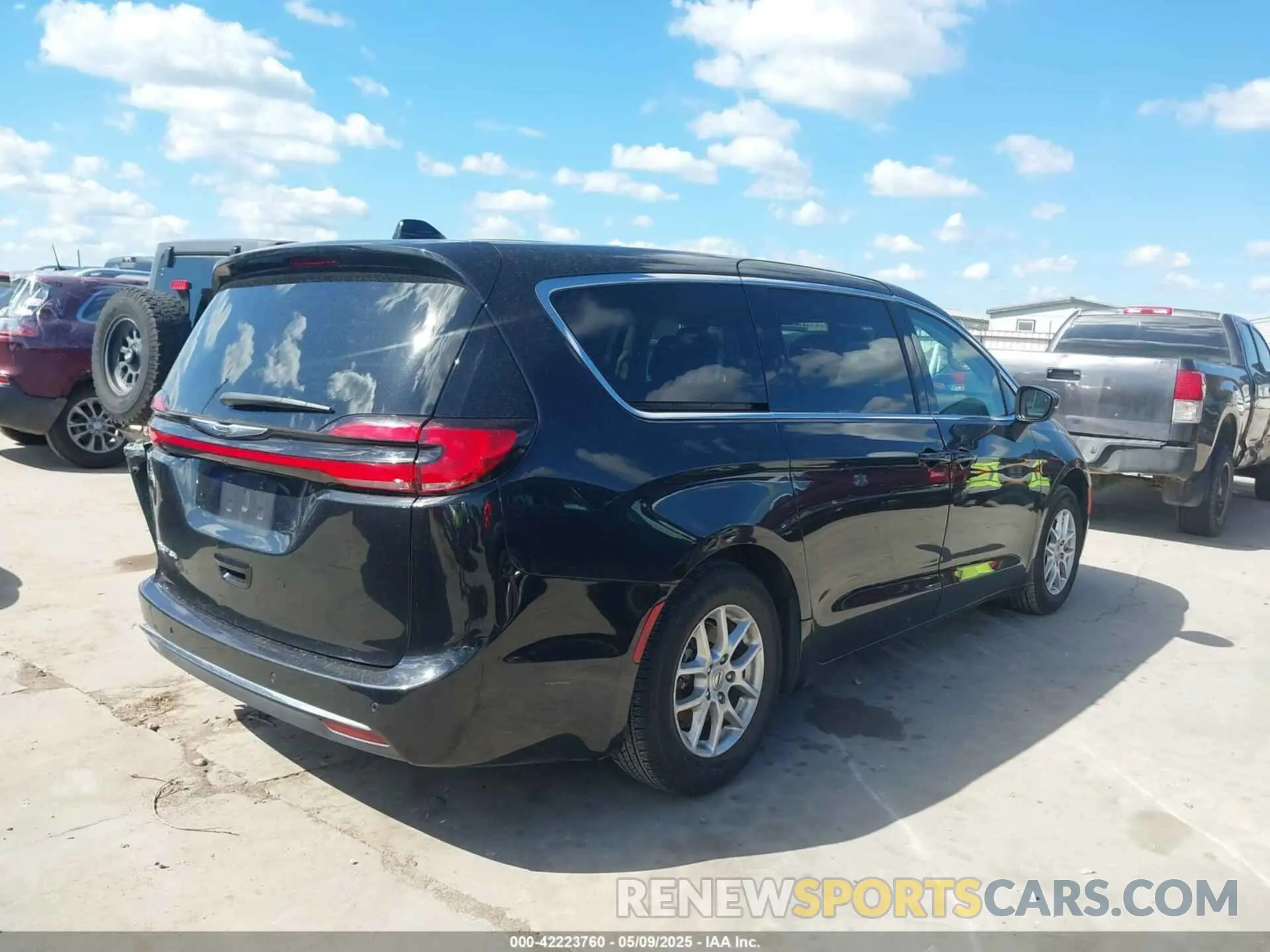 4 Фотография поврежденного автомобиля 2C4RC1BG0PR586391 CHRYSLER PACIFICA 2023