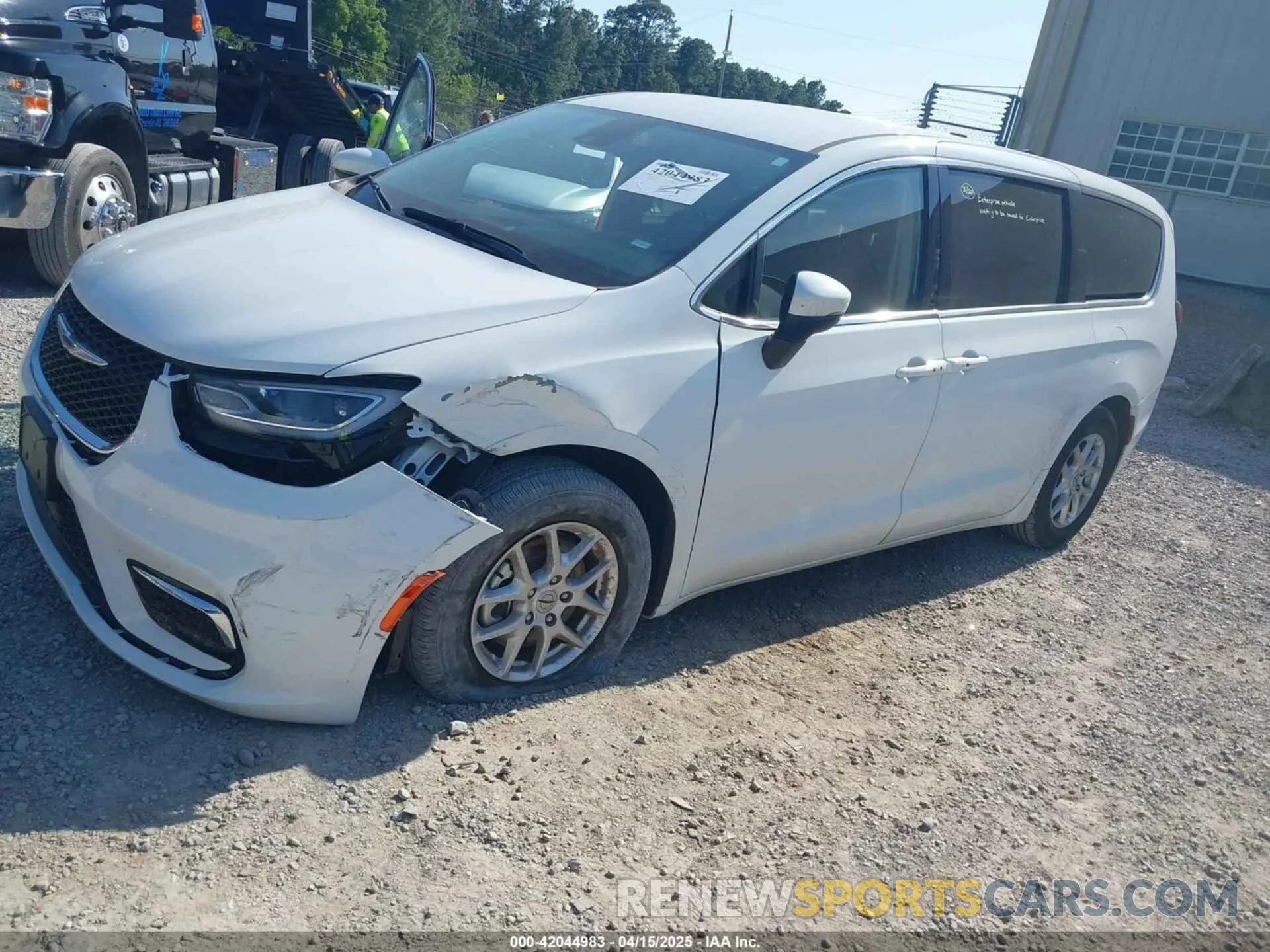 2 Фотография поврежденного автомобиля 2C4RC1BG0PR616151 CHRYSLER PACIFICA 2023