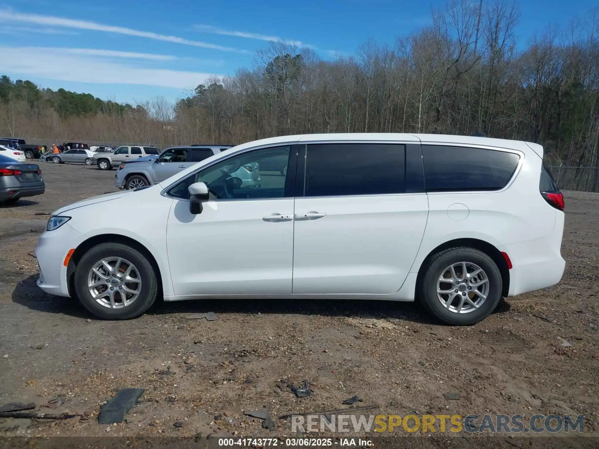 14 Photograph of a damaged car 2C4RC1BG1PR557529 CHRYSLER PACIFICA 2023