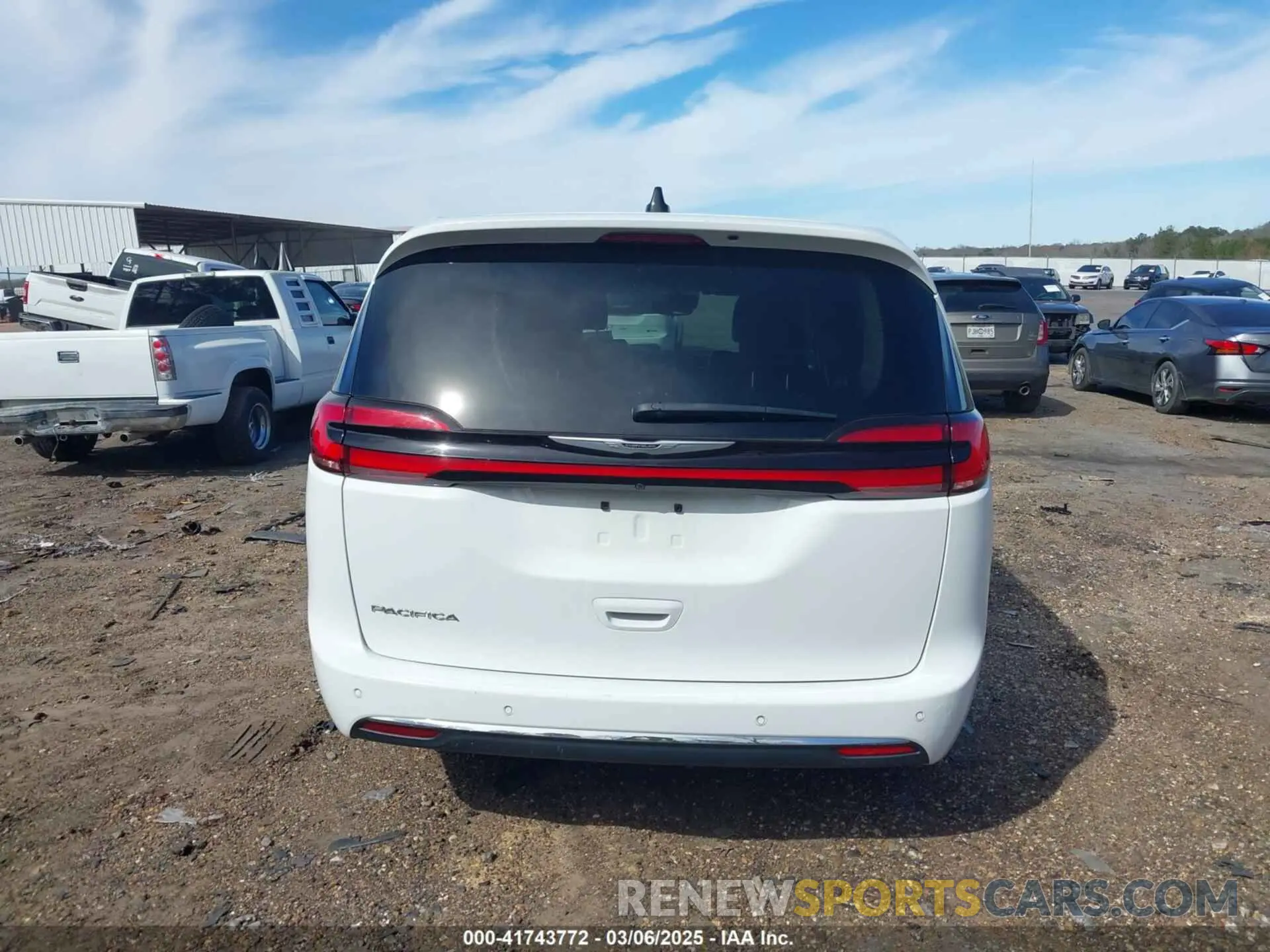 16 Photograph of a damaged car 2C4RC1BG1PR557529 CHRYSLER PACIFICA 2023
