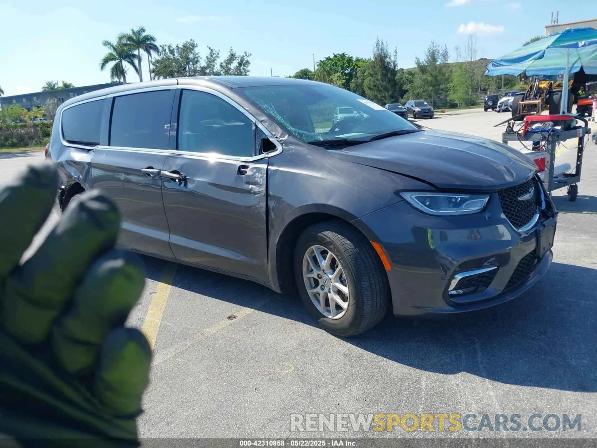 1 Фотография поврежденного автомобиля 2C4RC1BG1PR587193 CHRYSLER PACIFICA 2023