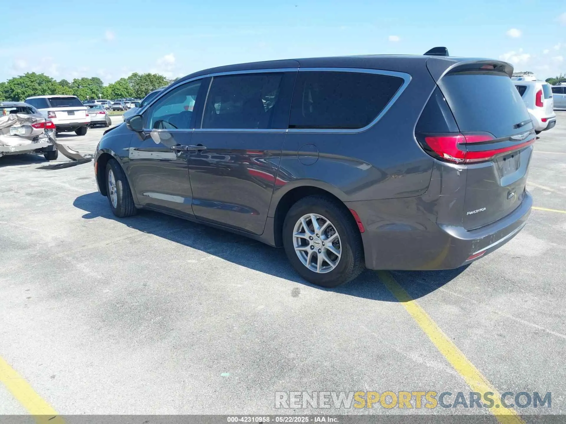 3 Фотография поврежденного автомобиля 2C4RC1BG1PR587193 CHRYSLER PACIFICA 2023