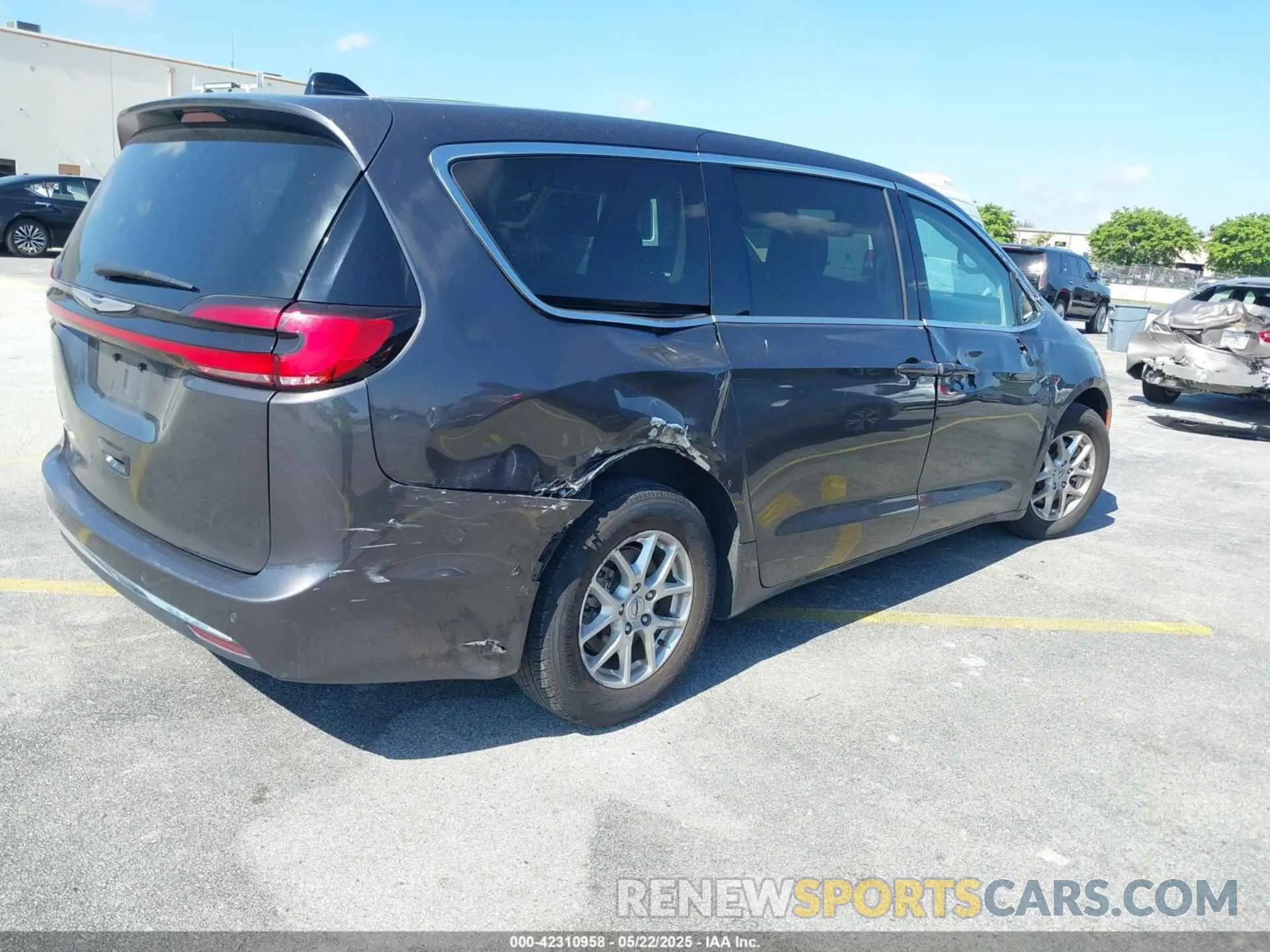 4 Фотография поврежденного автомобиля 2C4RC1BG1PR587193 CHRYSLER PACIFICA 2023