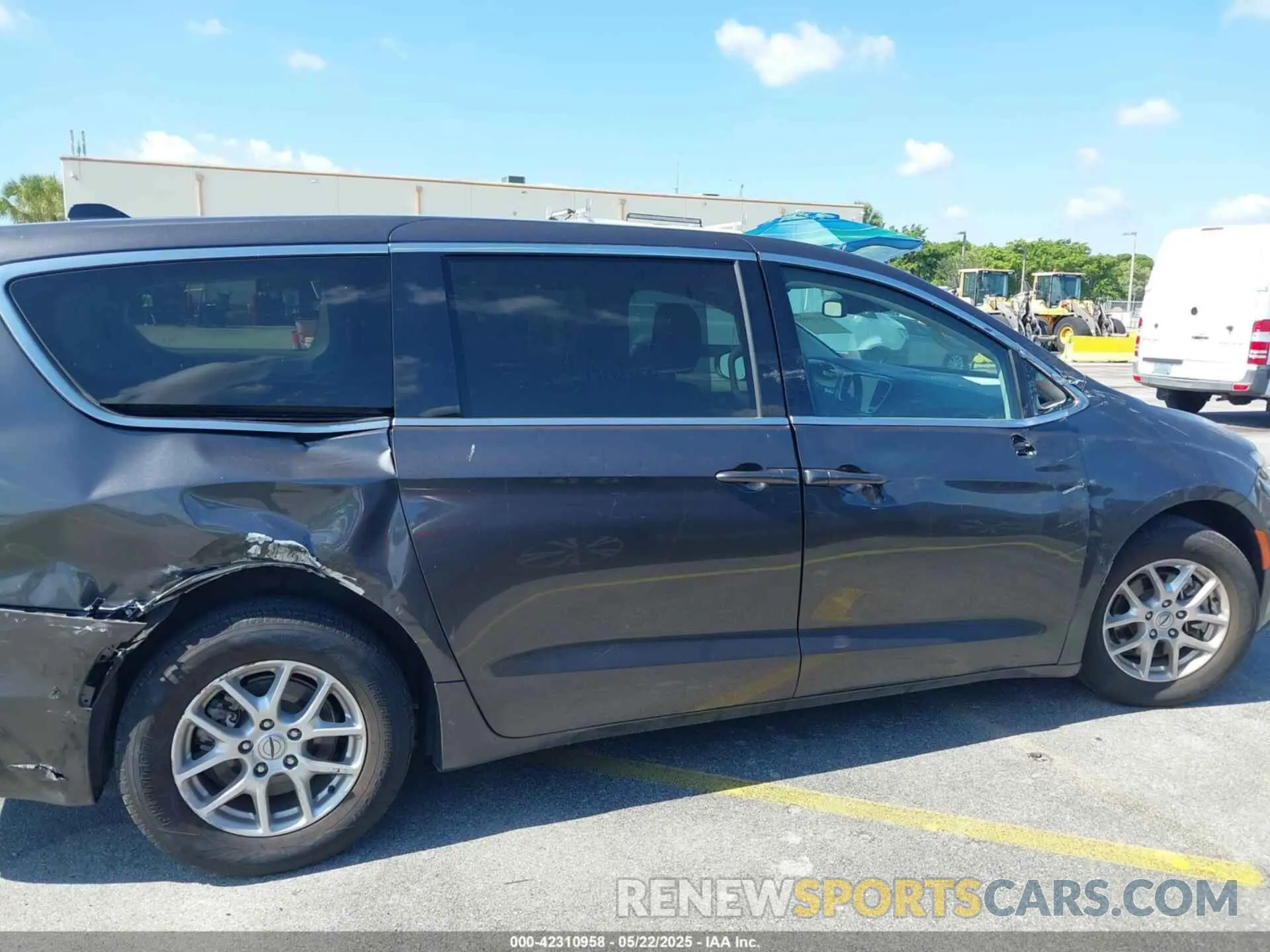 6 Фотография поврежденного автомобиля 2C4RC1BG1PR587193 CHRYSLER PACIFICA 2023