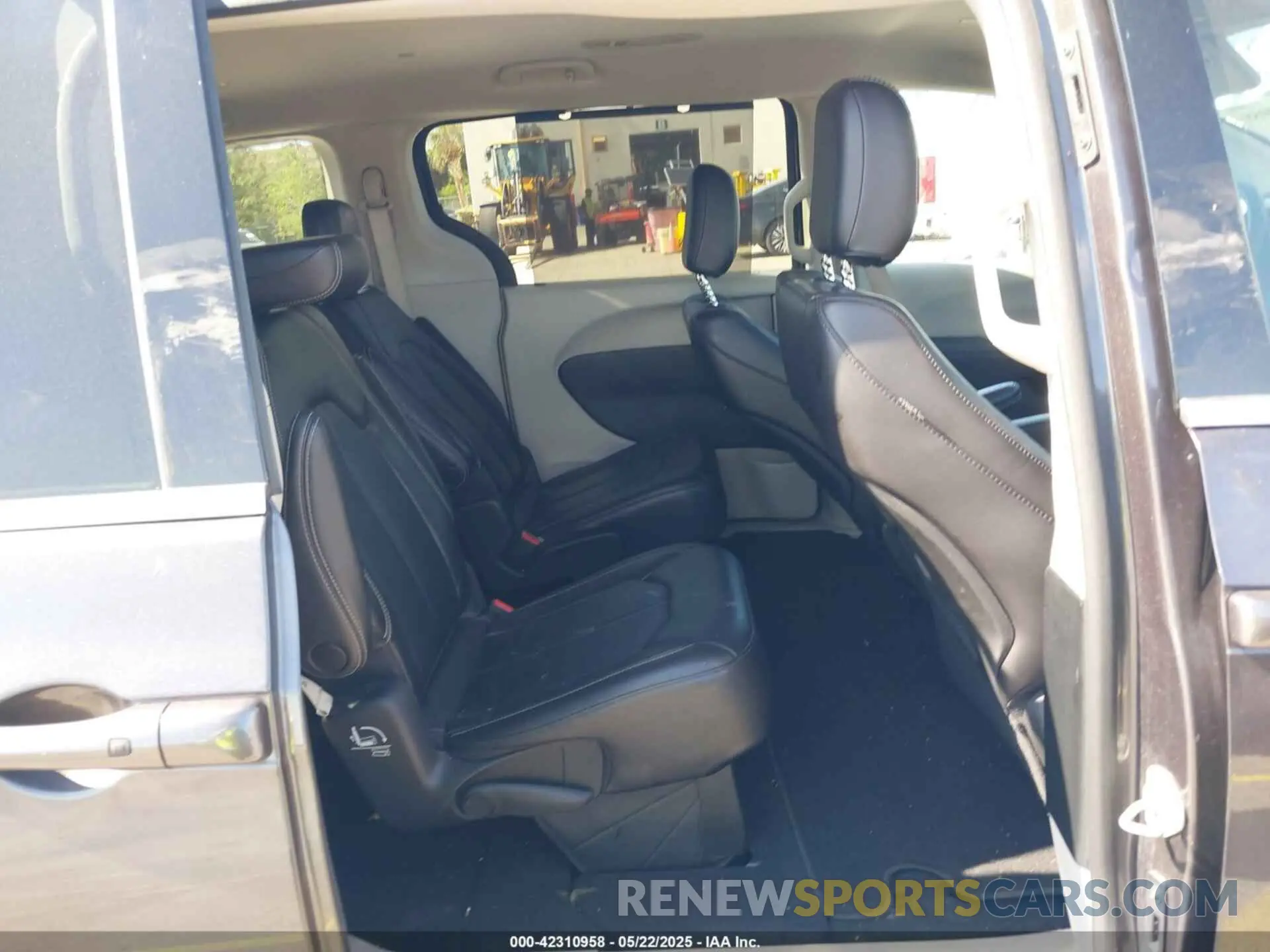 8 Фотография поврежденного автомобиля 2C4RC1BG1PR587193 CHRYSLER PACIFICA 2023