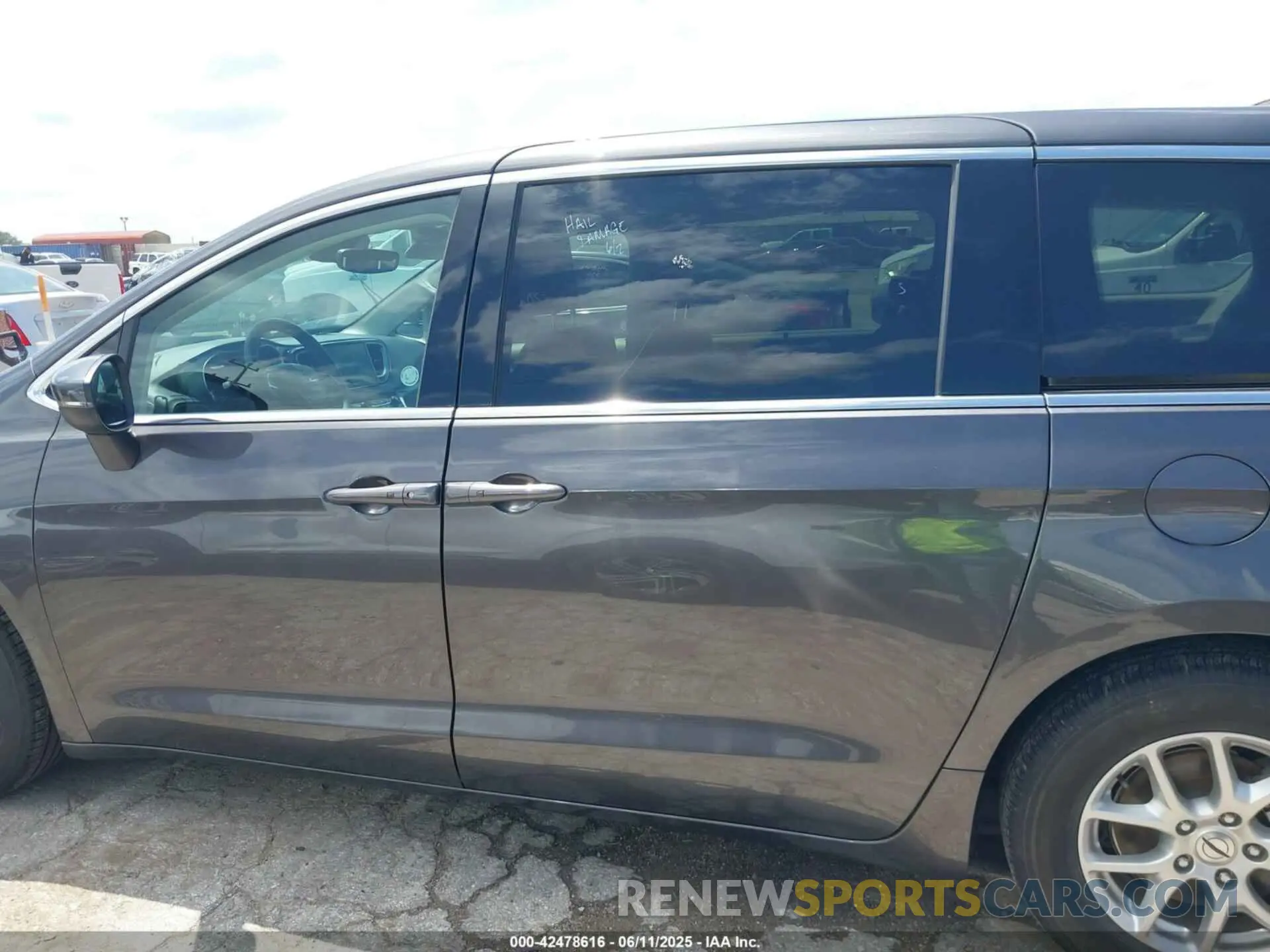 14 Photograph of a damaged car 2C4RC1BG1PR612691 CHRYSLER PACIFICA 2023