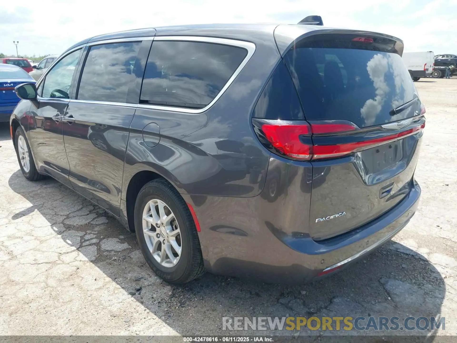 3 Photograph of a damaged car 2C4RC1BG1PR612691 CHRYSLER PACIFICA 2023