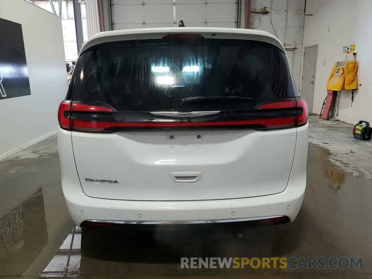 6 Photograph of a damaged car 2C4RC1BG2PR533384 CHRYSLER PACIFICA 2023