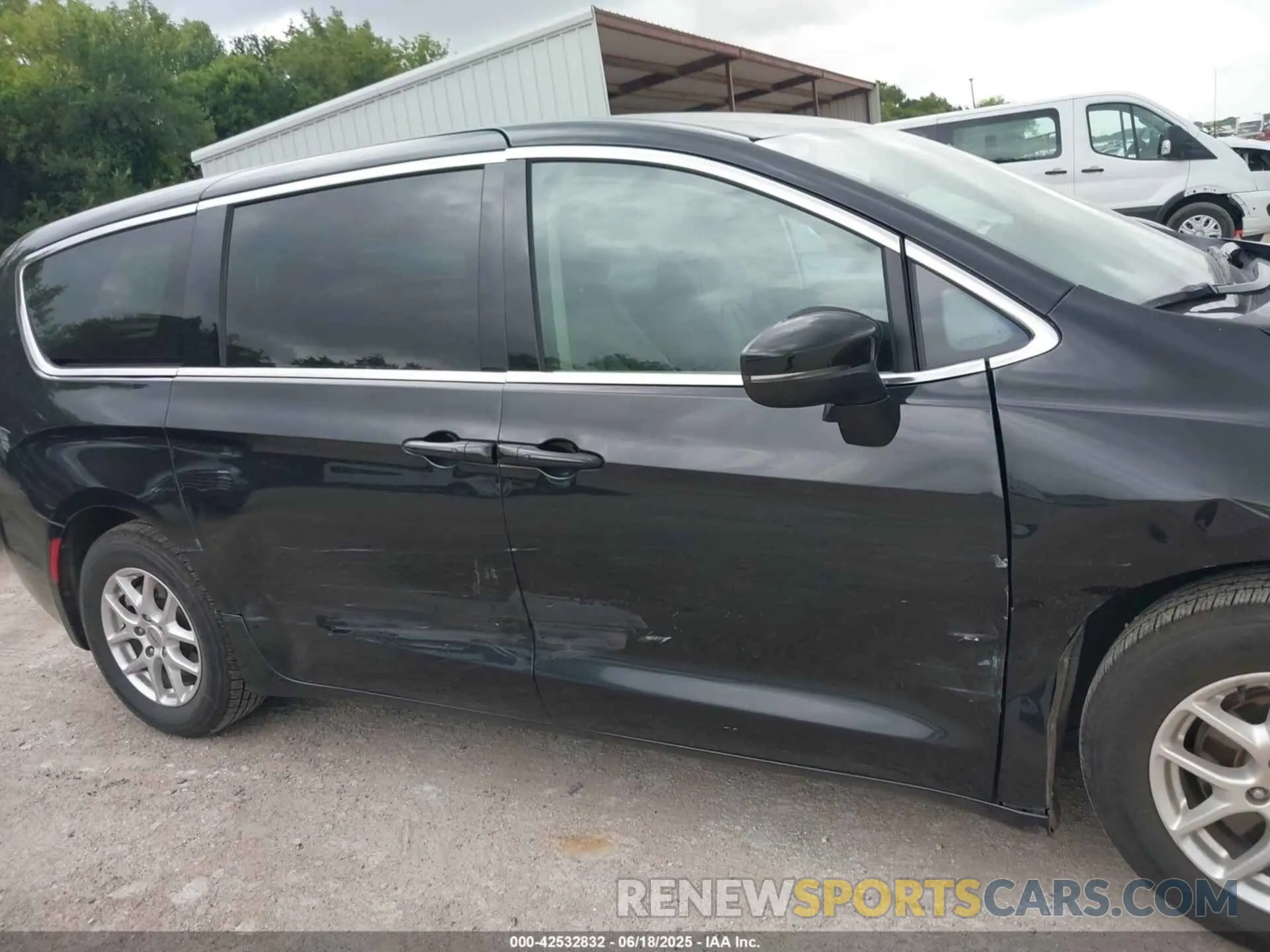 13 Photograph of a damaged car 2C4RC1BG2PR560147 CHRYSLER PACIFICA 2023