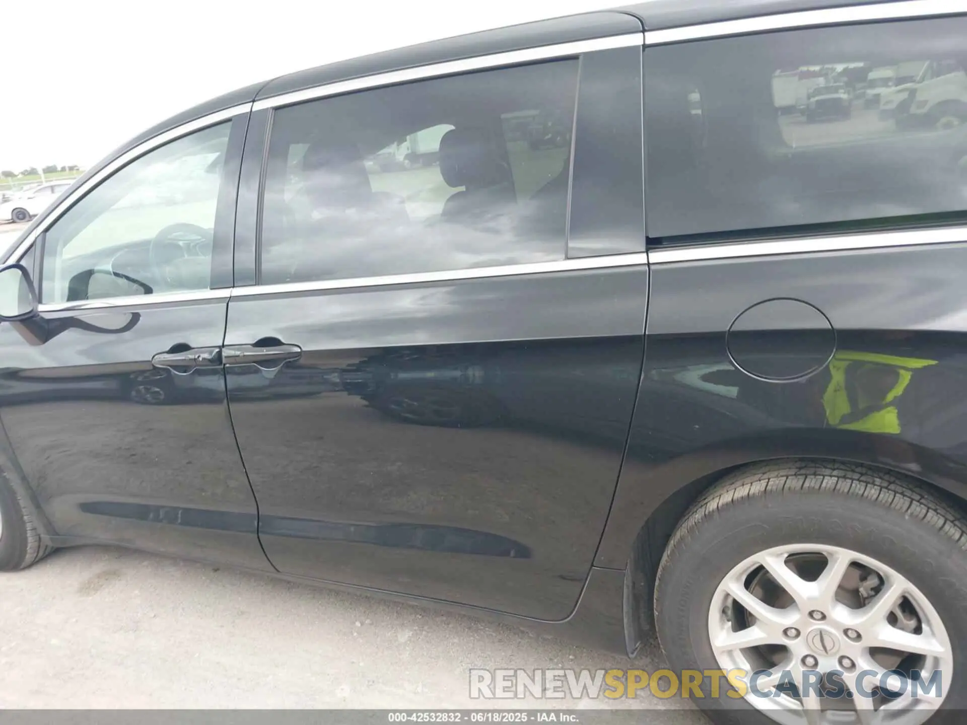 14 Photograph of a damaged car 2C4RC1BG2PR560147 CHRYSLER PACIFICA 2023