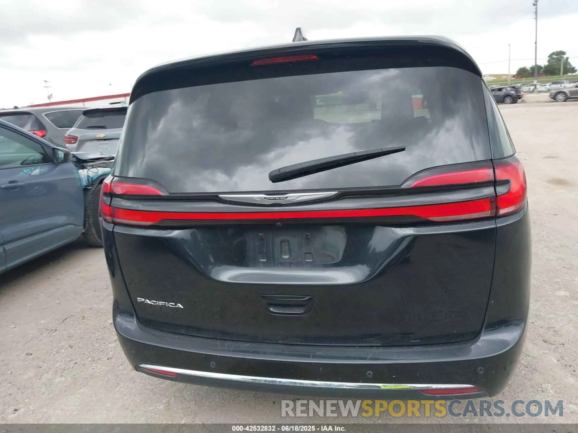 16 Photograph of a damaged car 2C4RC1BG2PR560147 CHRYSLER PACIFICA 2023
