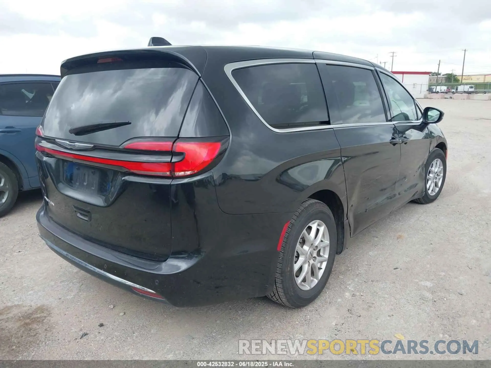4 Photograph of a damaged car 2C4RC1BG2PR560147 CHRYSLER PACIFICA 2023
