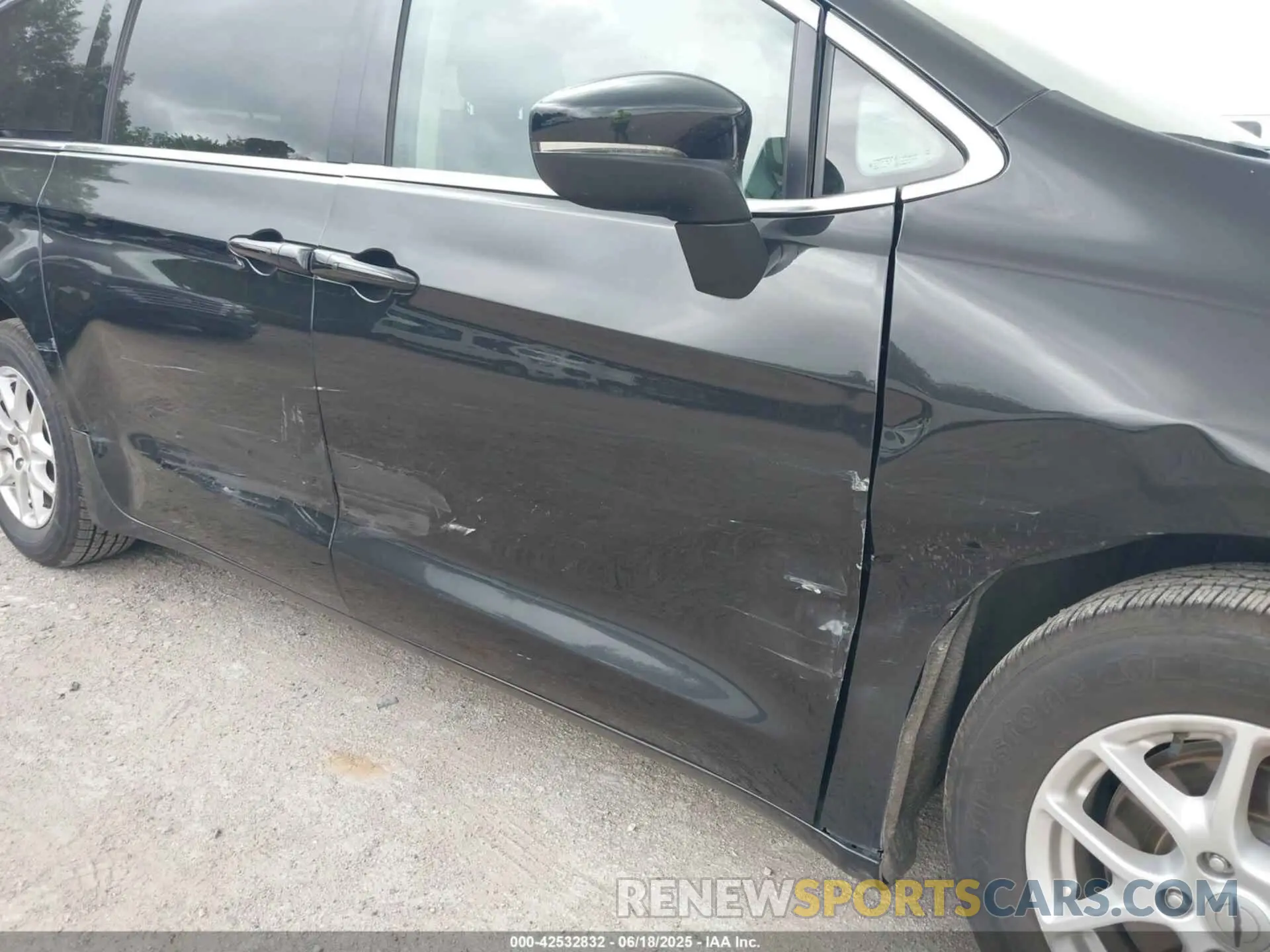 6 Photograph of a damaged car 2C4RC1BG2PR560147 CHRYSLER PACIFICA 2023