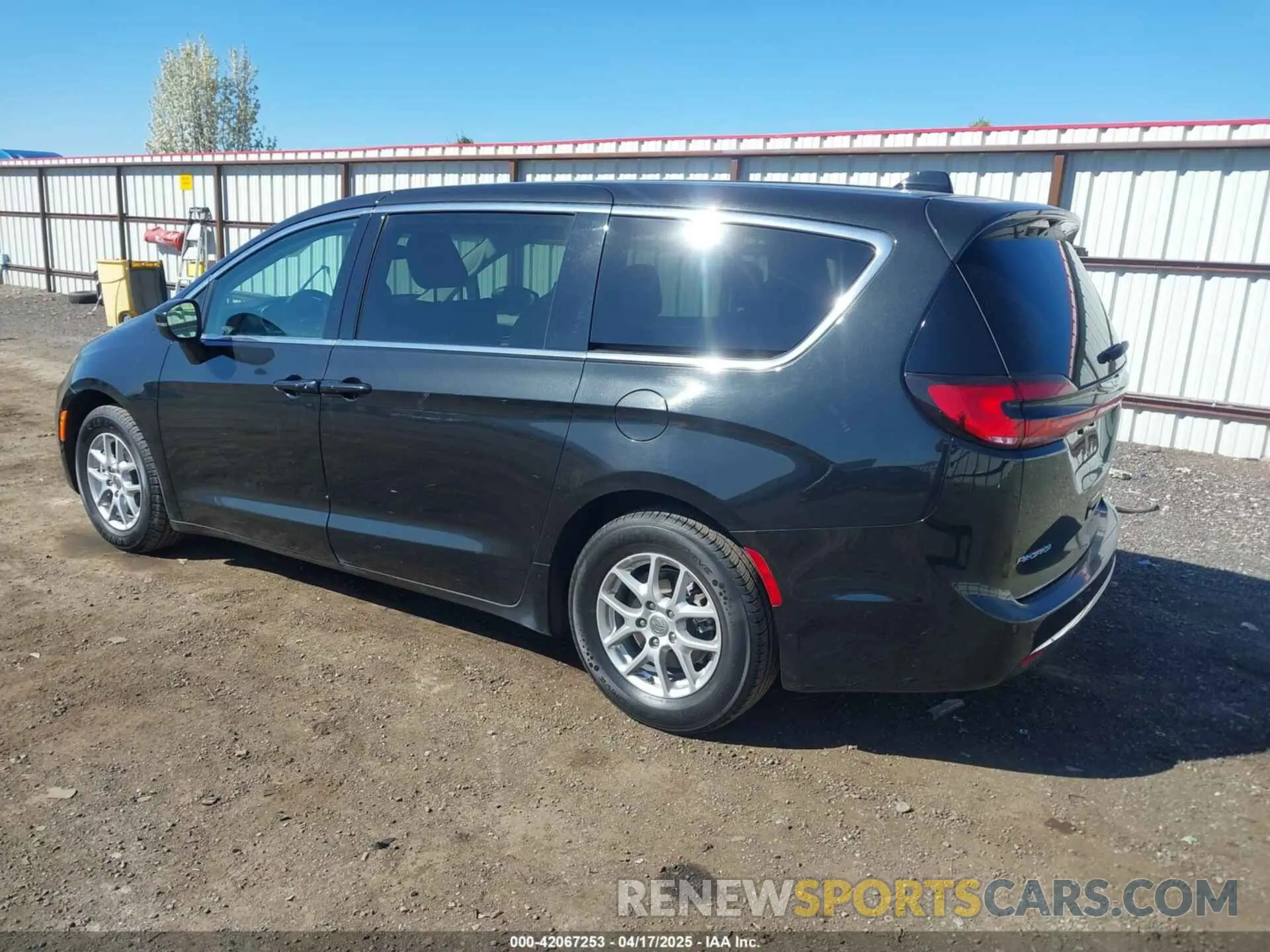 3 Фотография поврежденного автомобиля 2C4RC1BG3PR533863 CHRYSLER PACIFICA 2023
