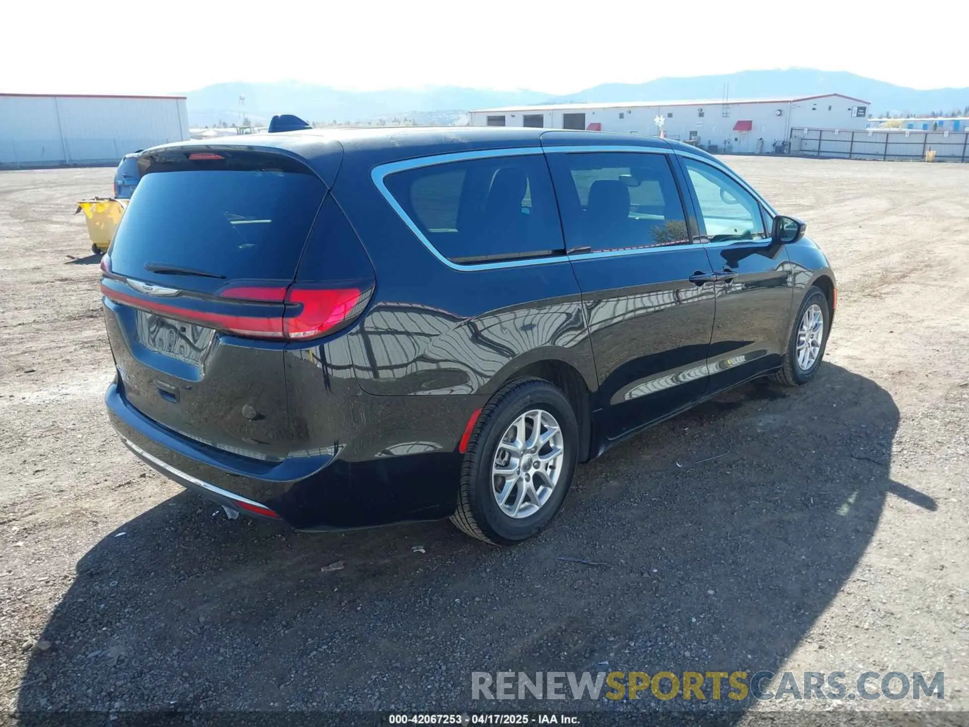 4 Фотография поврежденного автомобиля 2C4RC1BG3PR533863 CHRYSLER PACIFICA 2023