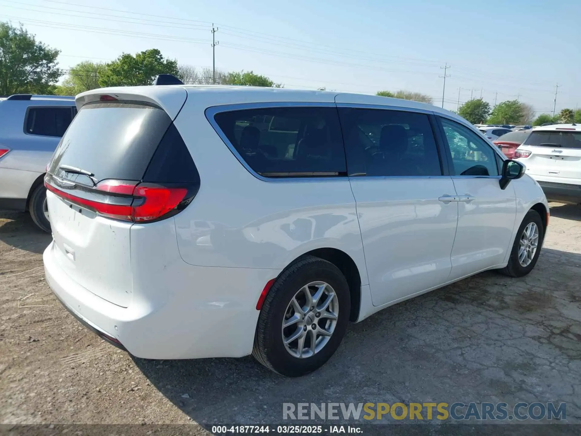 4 Фотография поврежденного автомобиля 2C4RC1BG3PR587146 CHRYSLER PACIFICA 2023