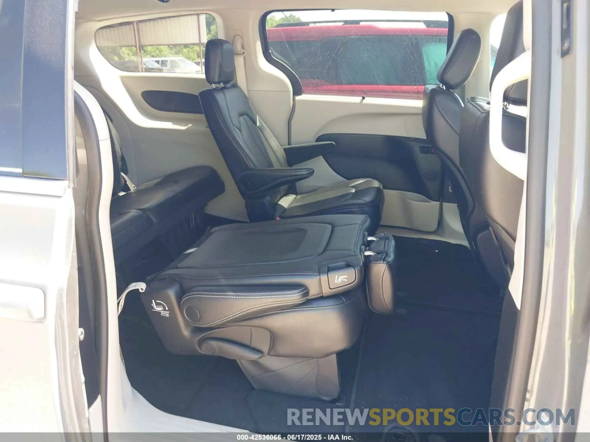 8 Фотография поврежденного автомобиля 2C4RC1BG3PR597465 CHRYSLER PACIFICA 2023