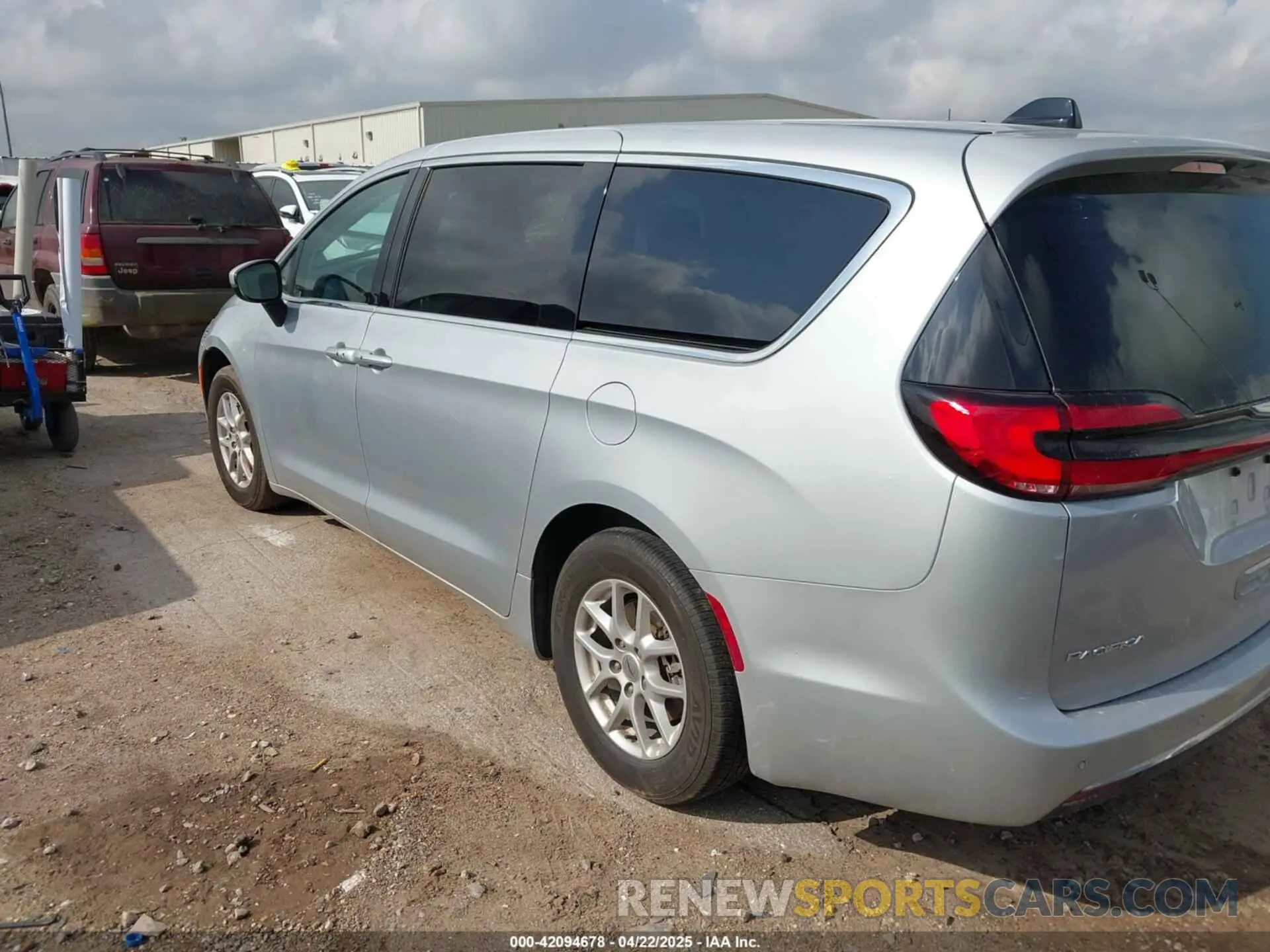 3 Фотография поврежденного автомобиля 2C4RC1BG4PR594204 CHRYSLER PACIFICA 2023