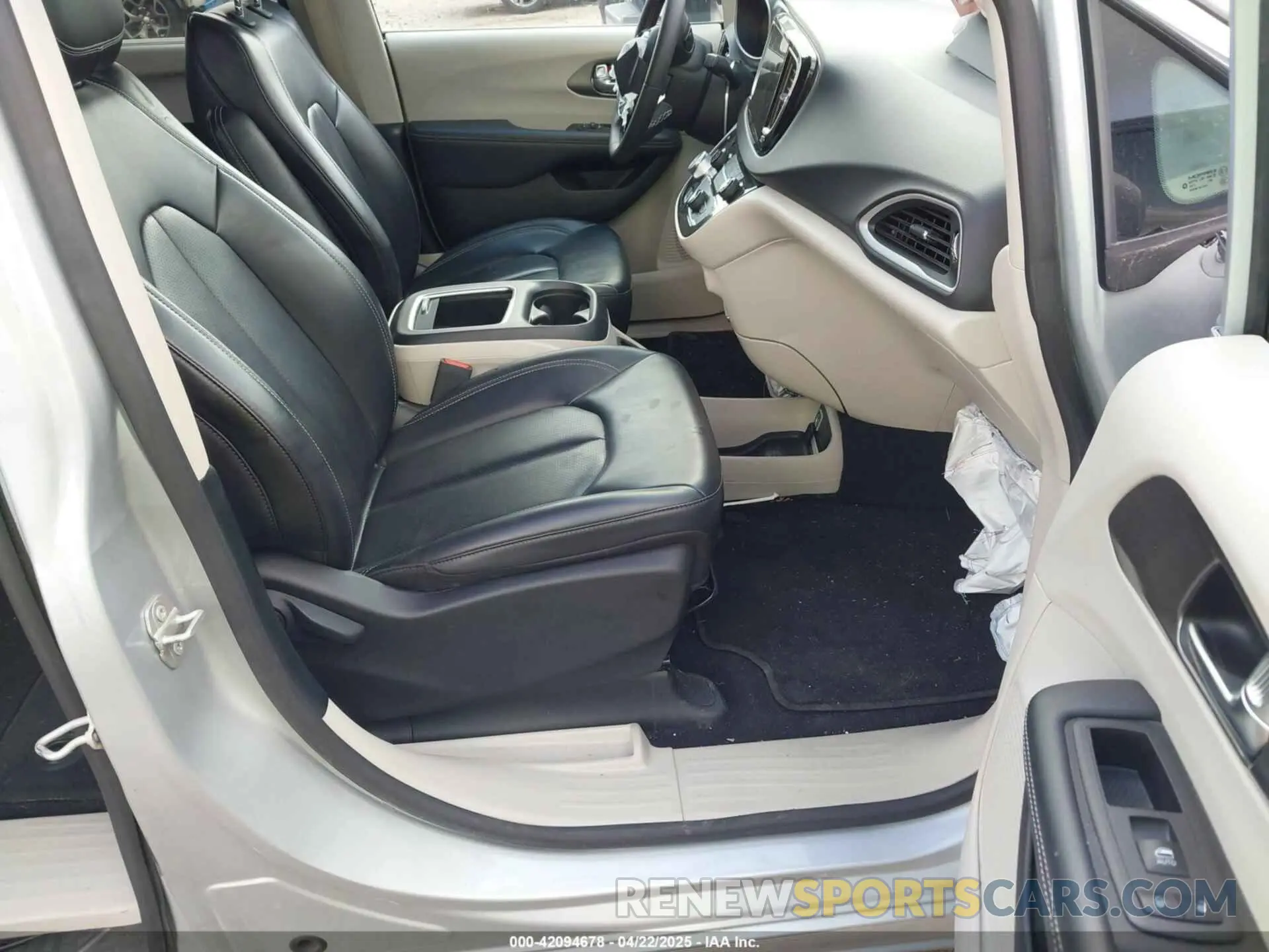 5 Фотография поврежденного автомобиля 2C4RC1BG4PR594204 CHRYSLER PACIFICA 2023