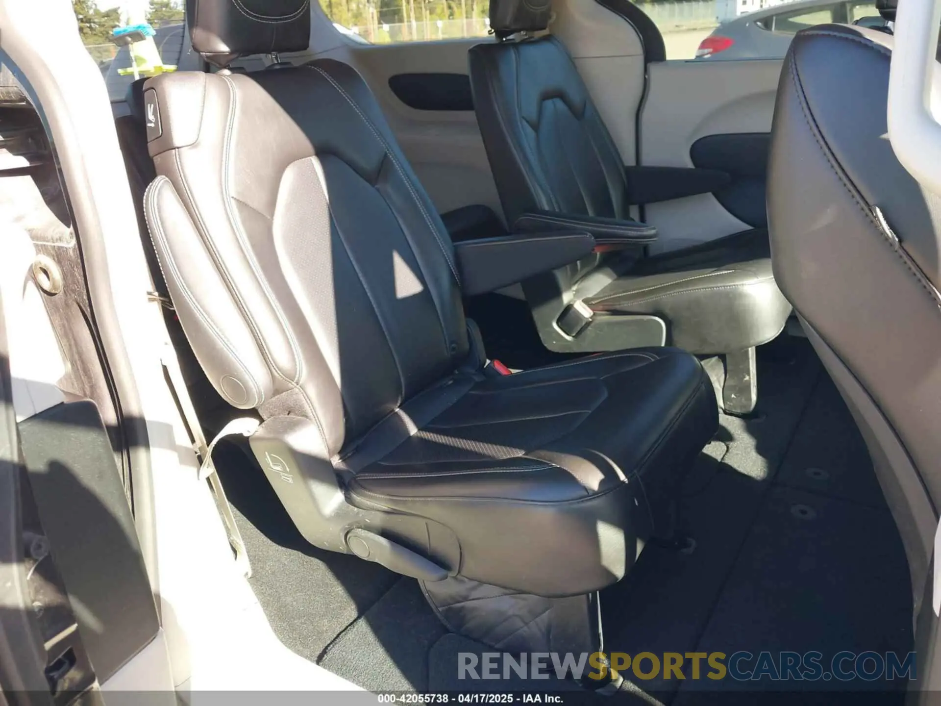 8 Фотография поврежденного автомобиля 2C4RC1BG5PR550499 CHRYSLER PACIFICA 2023