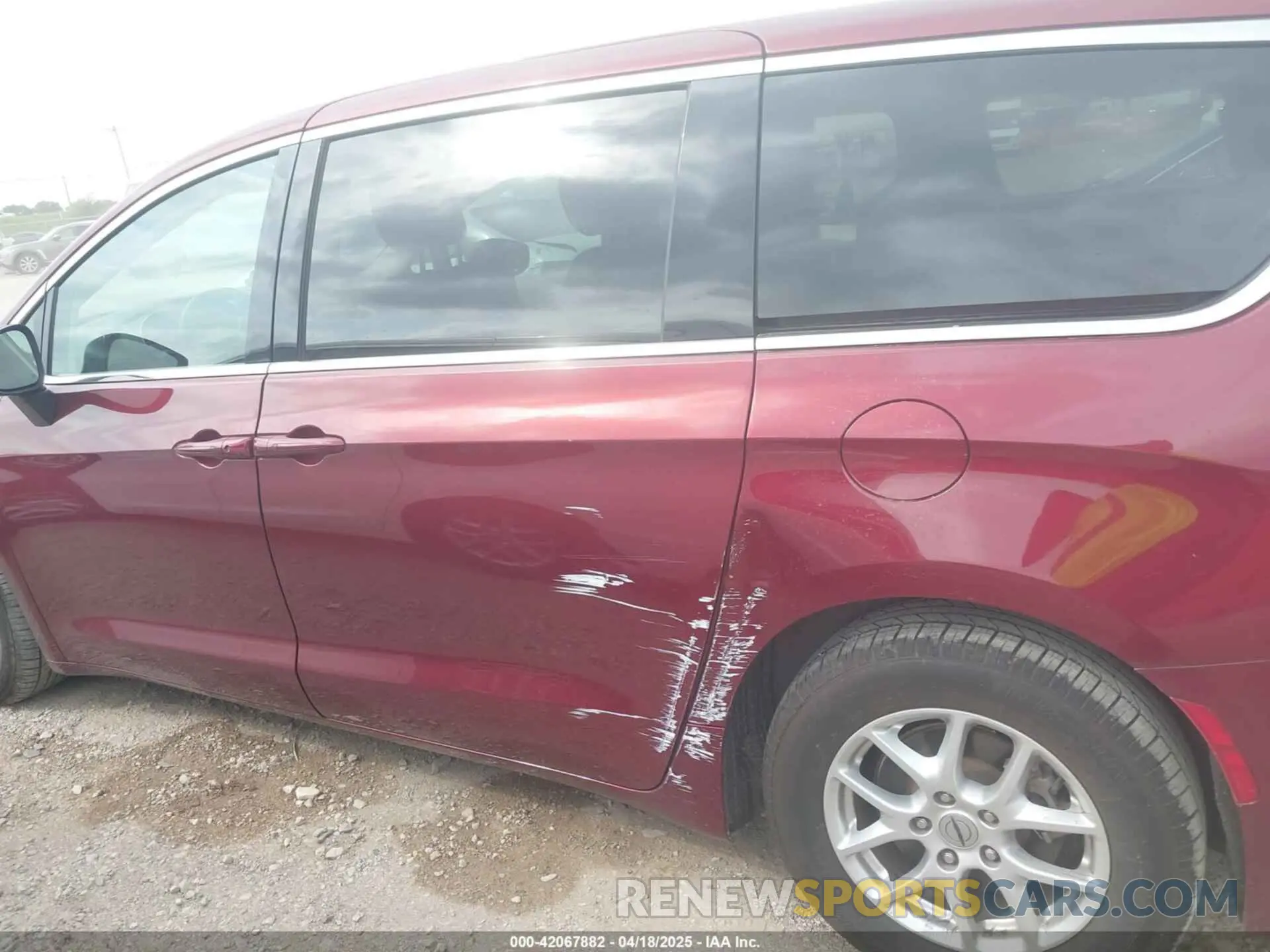 14 Photograph of a damaged car 2C4RC1BG5PR578223 CHRYSLER PACIFICA 2023