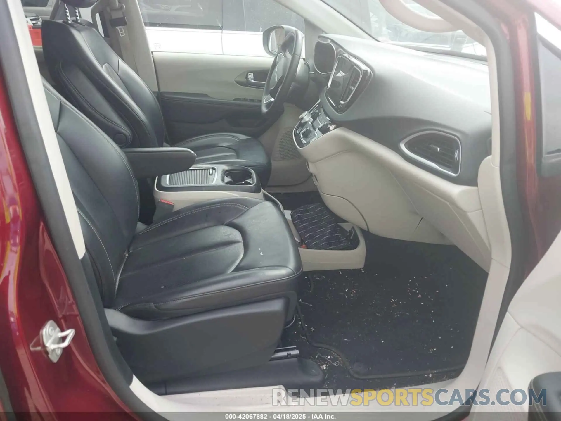 5 Photograph of a damaged car 2C4RC1BG5PR578223 CHRYSLER PACIFICA 2023