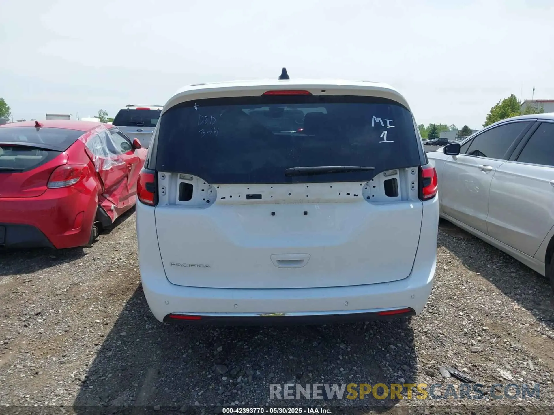 16 Фотография поврежденного автомобиля 2C4RC1BG5PR601256 CHRYSLER PACIFICA 2023