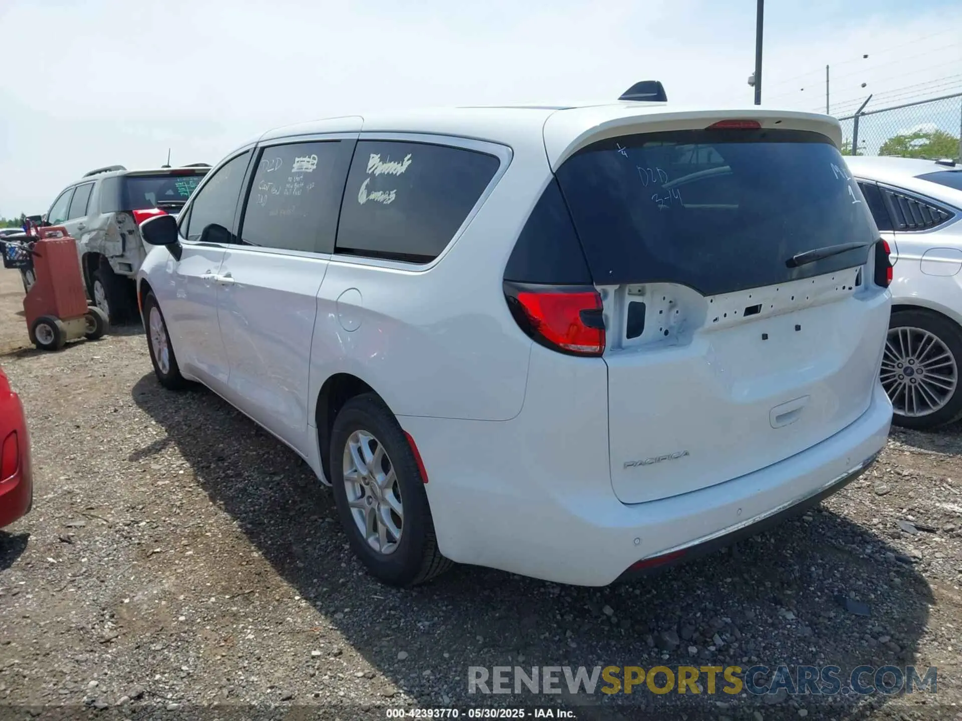 3 Фотография поврежденного автомобиля 2C4RC1BG5PR601256 CHRYSLER PACIFICA 2023
