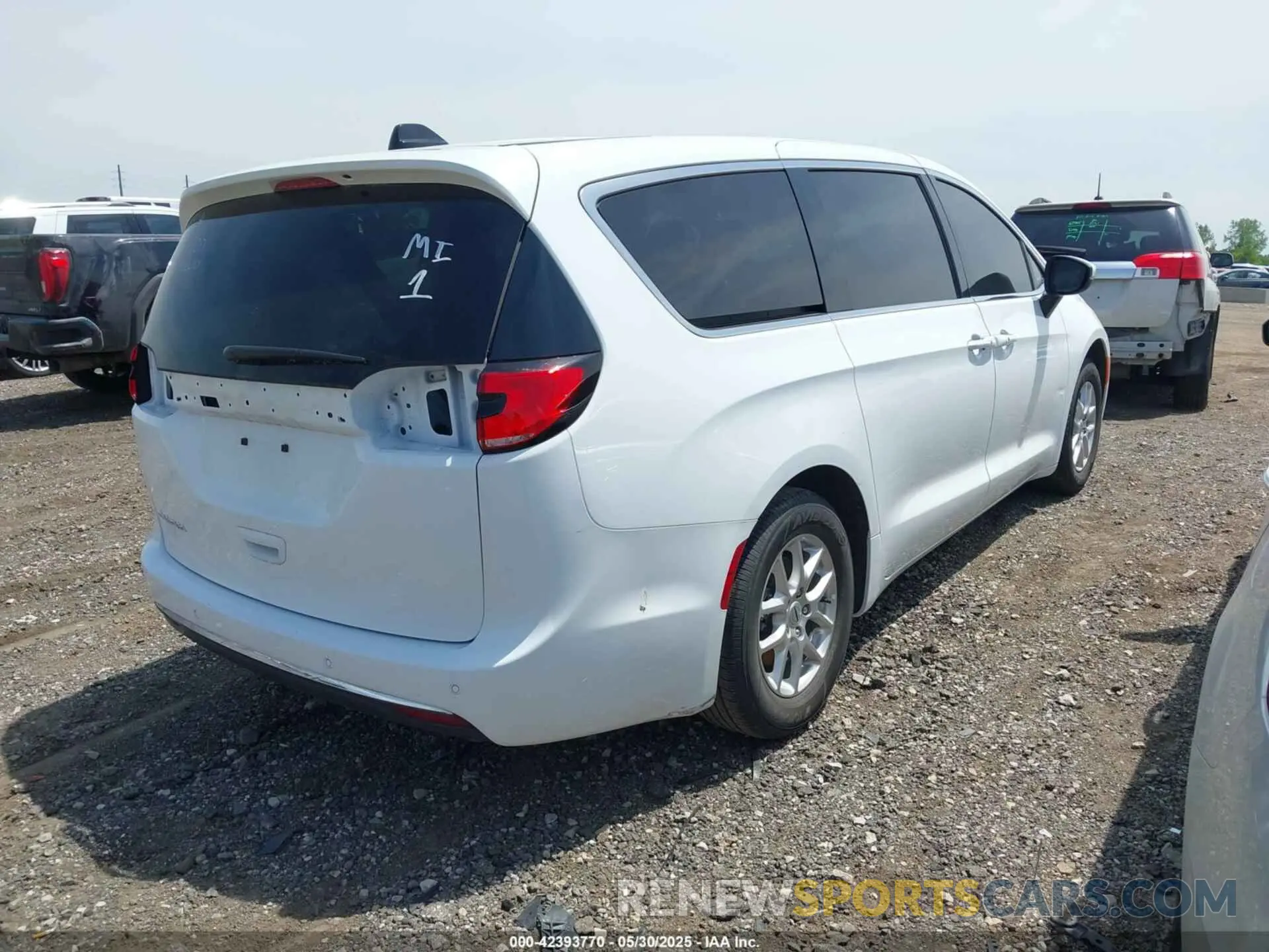 4 Фотография поврежденного автомобиля 2C4RC1BG5PR601256 CHRYSLER PACIFICA 2023