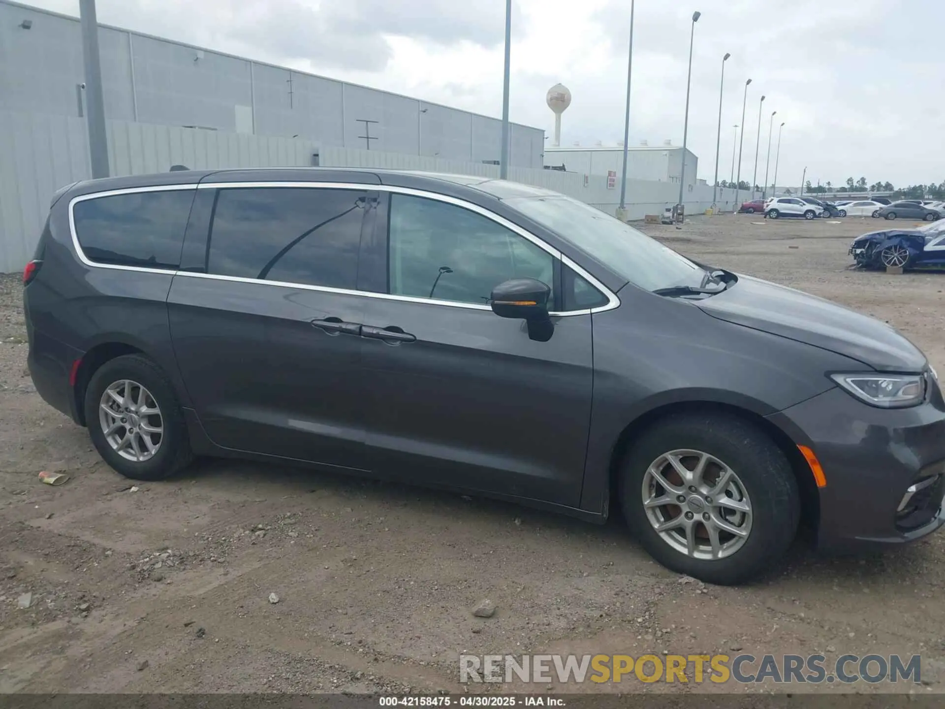 12 Photograph of a damaged car 2C4RC1BG5PR602455 CHRYSLER PACIFICA 2023