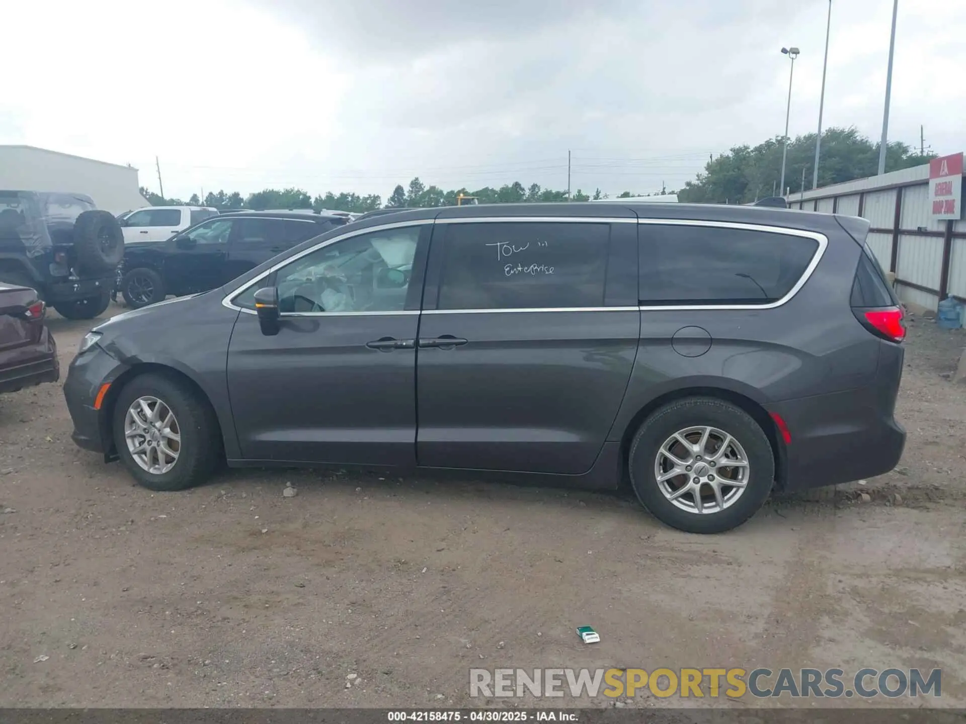 13 Photograph of a damaged car 2C4RC1BG5PR602455 CHRYSLER PACIFICA 2023