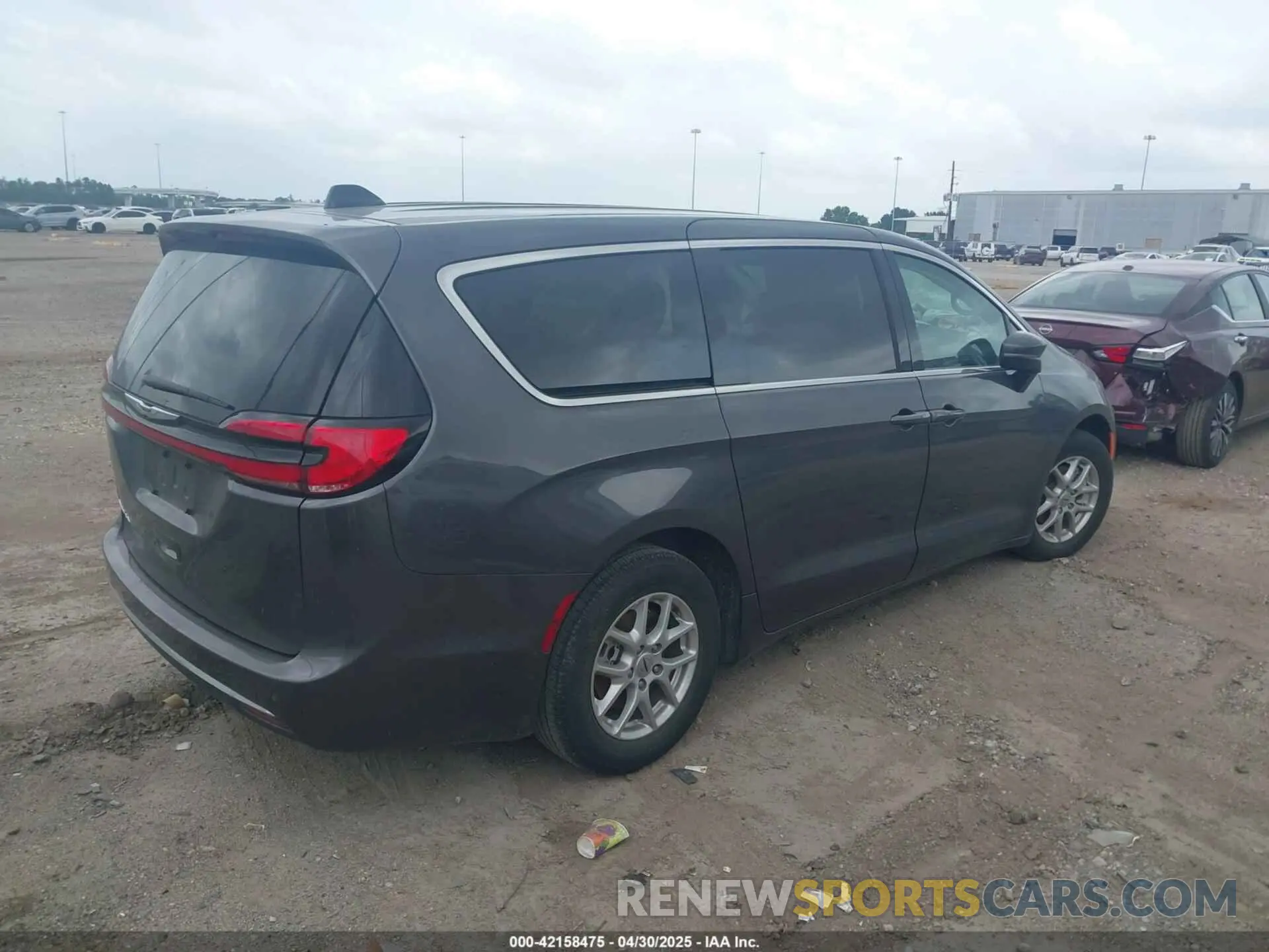 4 Photograph of a damaged car 2C4RC1BG5PR602455 CHRYSLER PACIFICA 2023