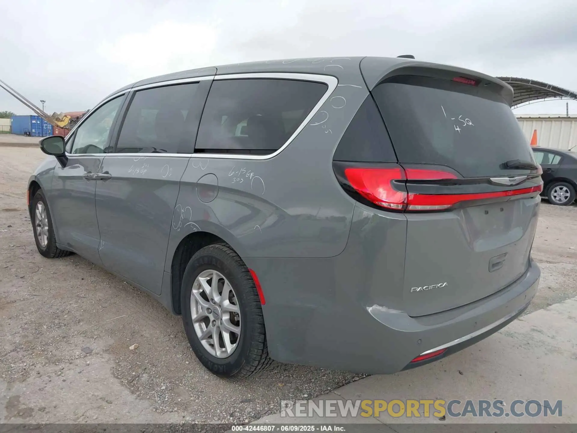 3 Photograph of a damaged car 2C4RC1BG6PR532996 CHRYSLER PACIFICA 2023