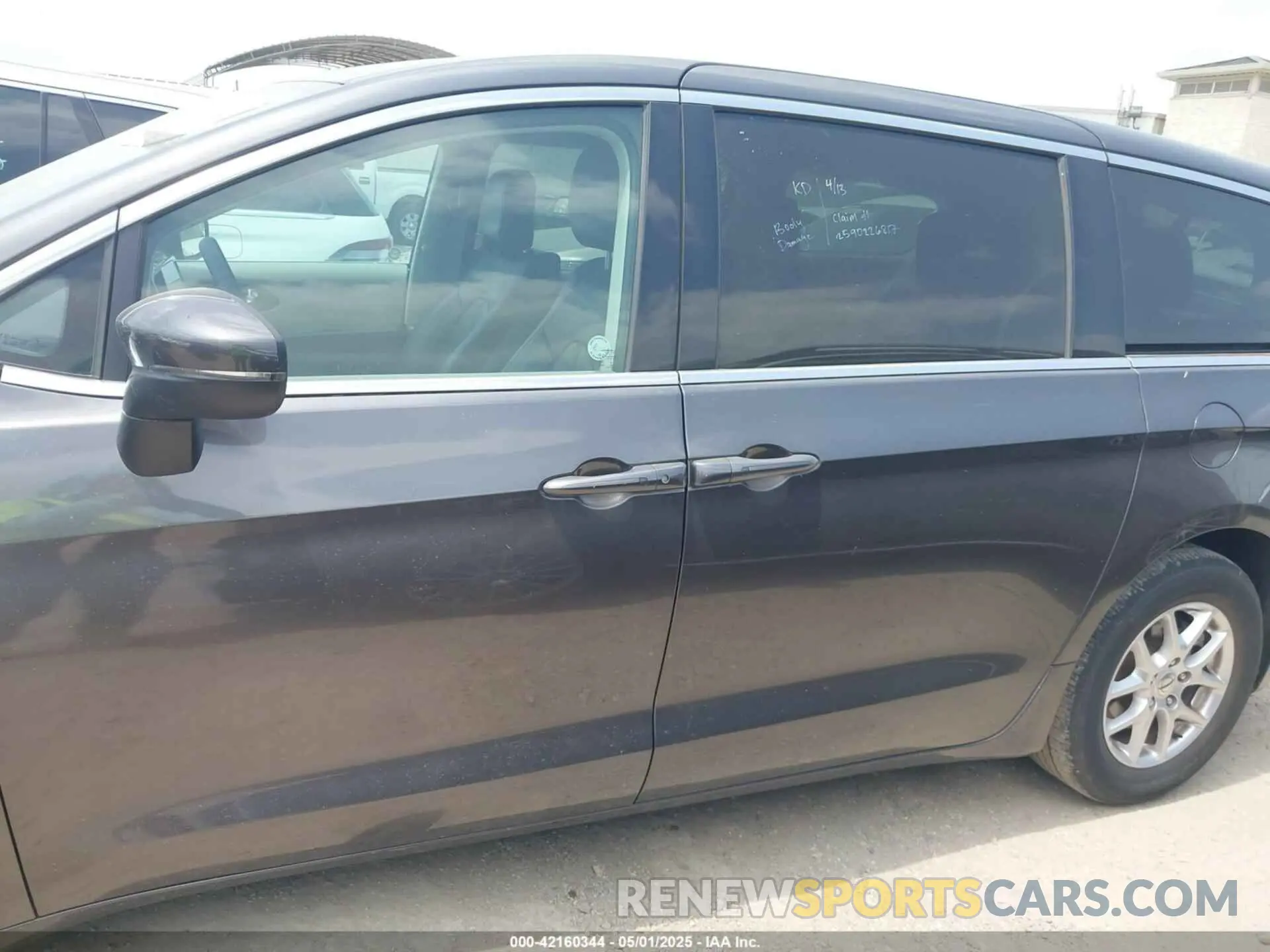 14 Photograph of a damaged car 2C4RC1BG6PR546509 CHRYSLER PACIFICA 2023