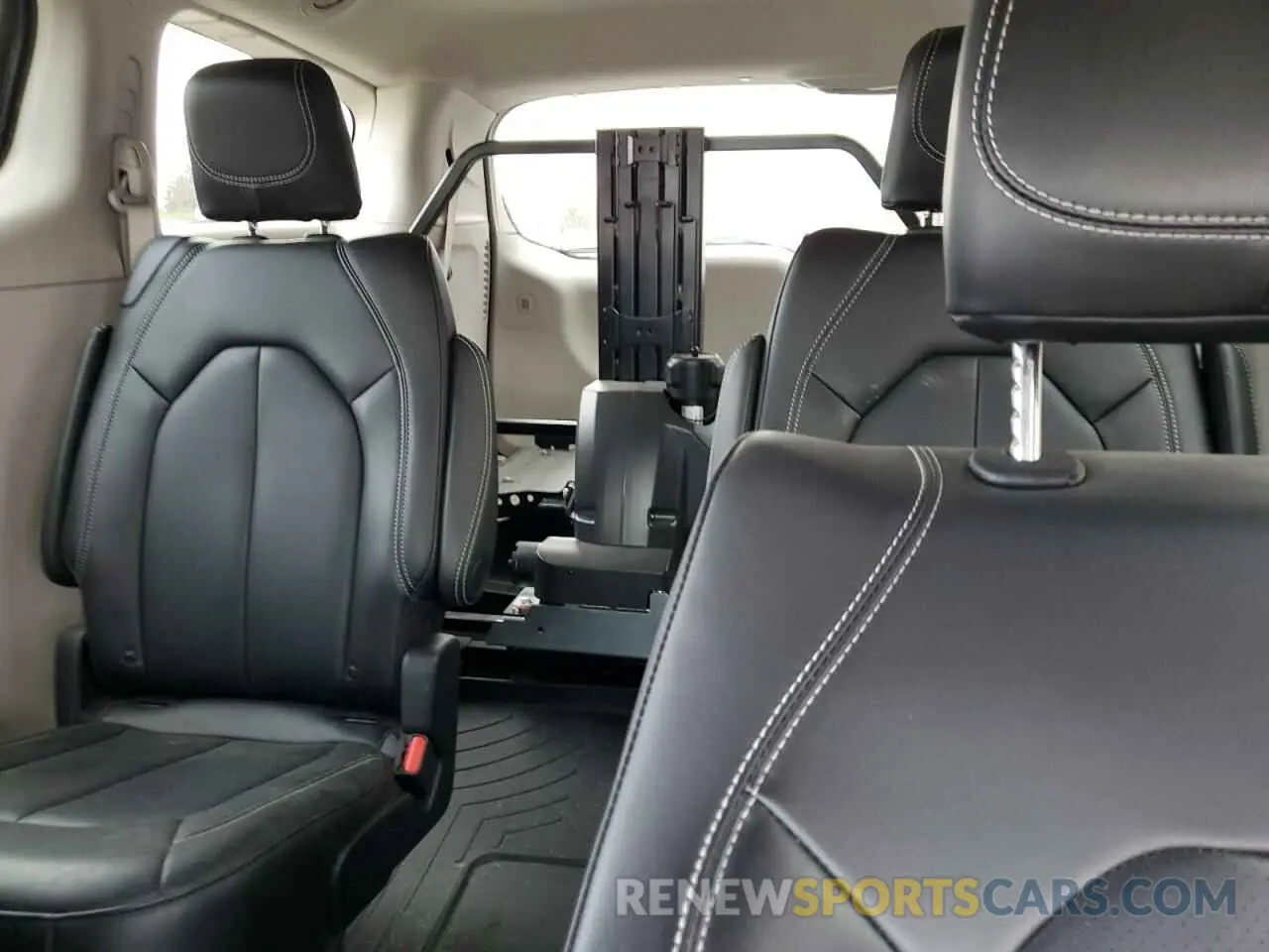 10 Фотография поврежденного автомобиля 2C4RC1BG6PR575203 CHRYSLER PACIFICA 2023