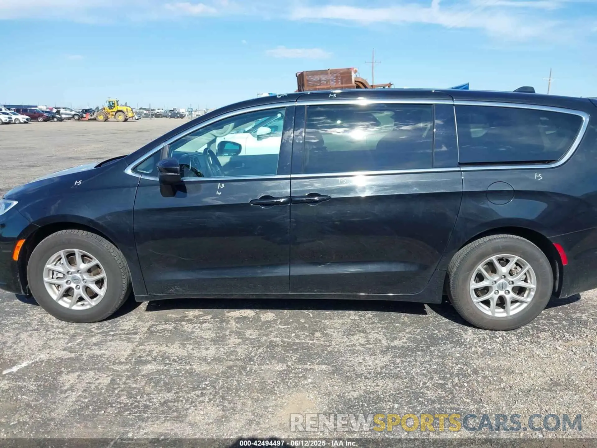 14 Photograph of a damaged car 2C4RC1BG6PR627199 CHRYSLER PACIFICA 2023