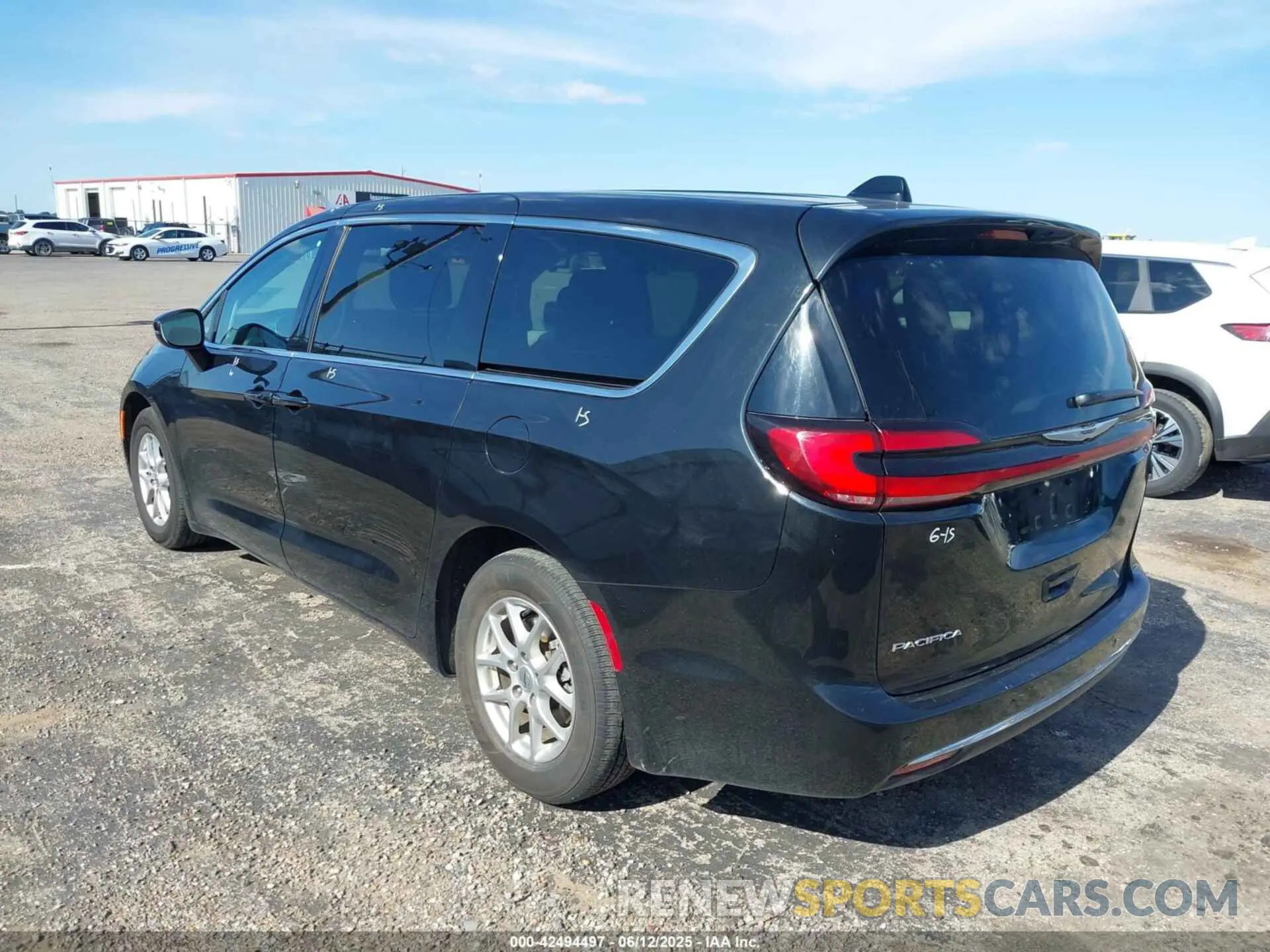 3 Photograph of a damaged car 2C4RC1BG6PR627199 CHRYSLER PACIFICA 2023