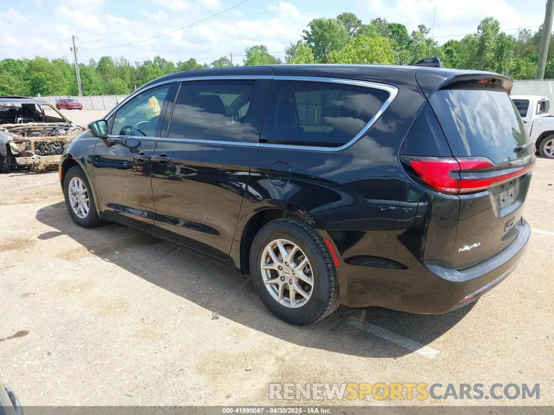 3 Фотография поврежденного автомобиля 2C4RC1BG6PR627333 CHRYSLER PACIFICA 2023
