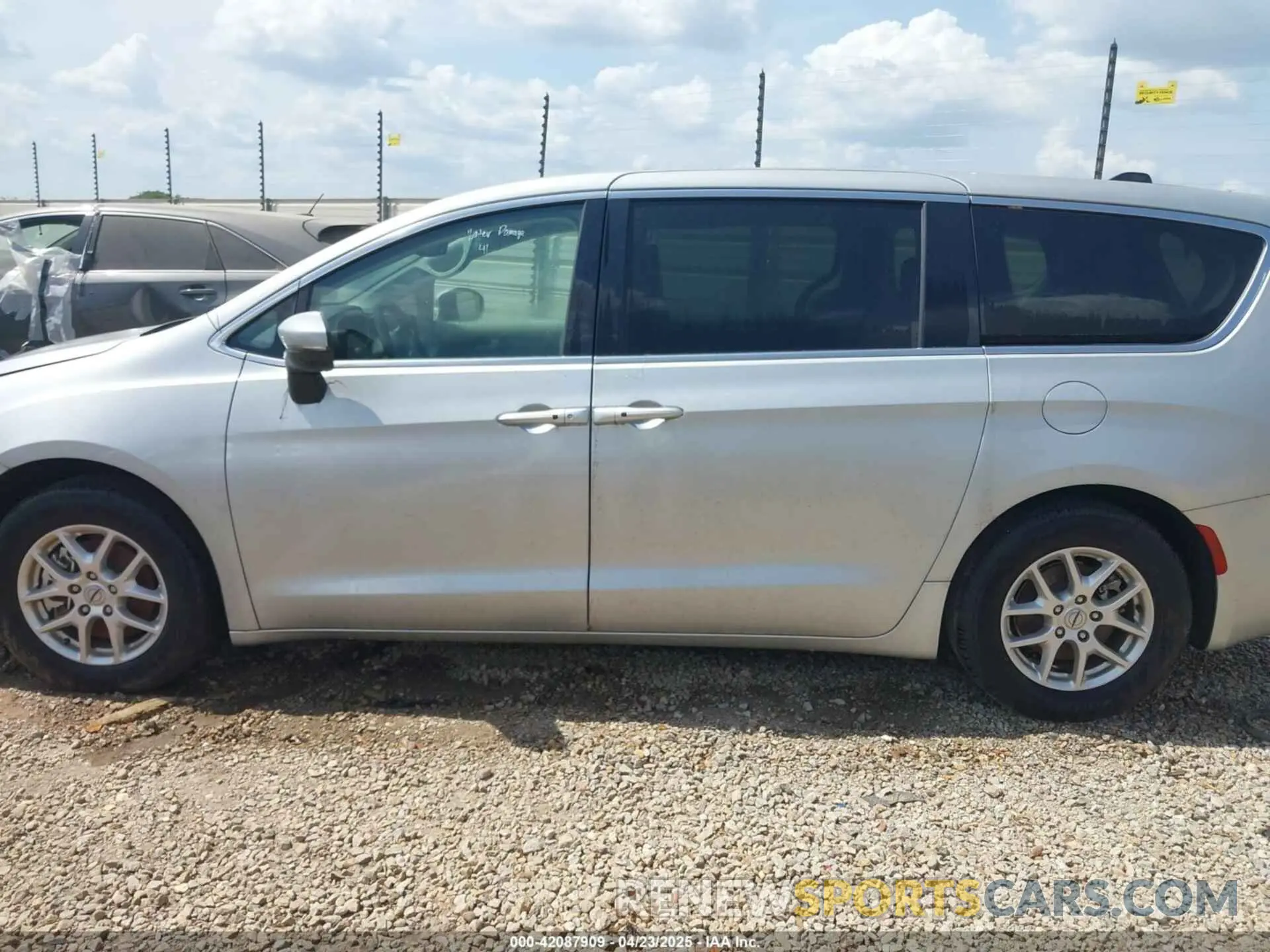 13 Фотография поврежденного автомобиля 2C4RC1BG7PR521232 CHRYSLER PACIFICA 2023