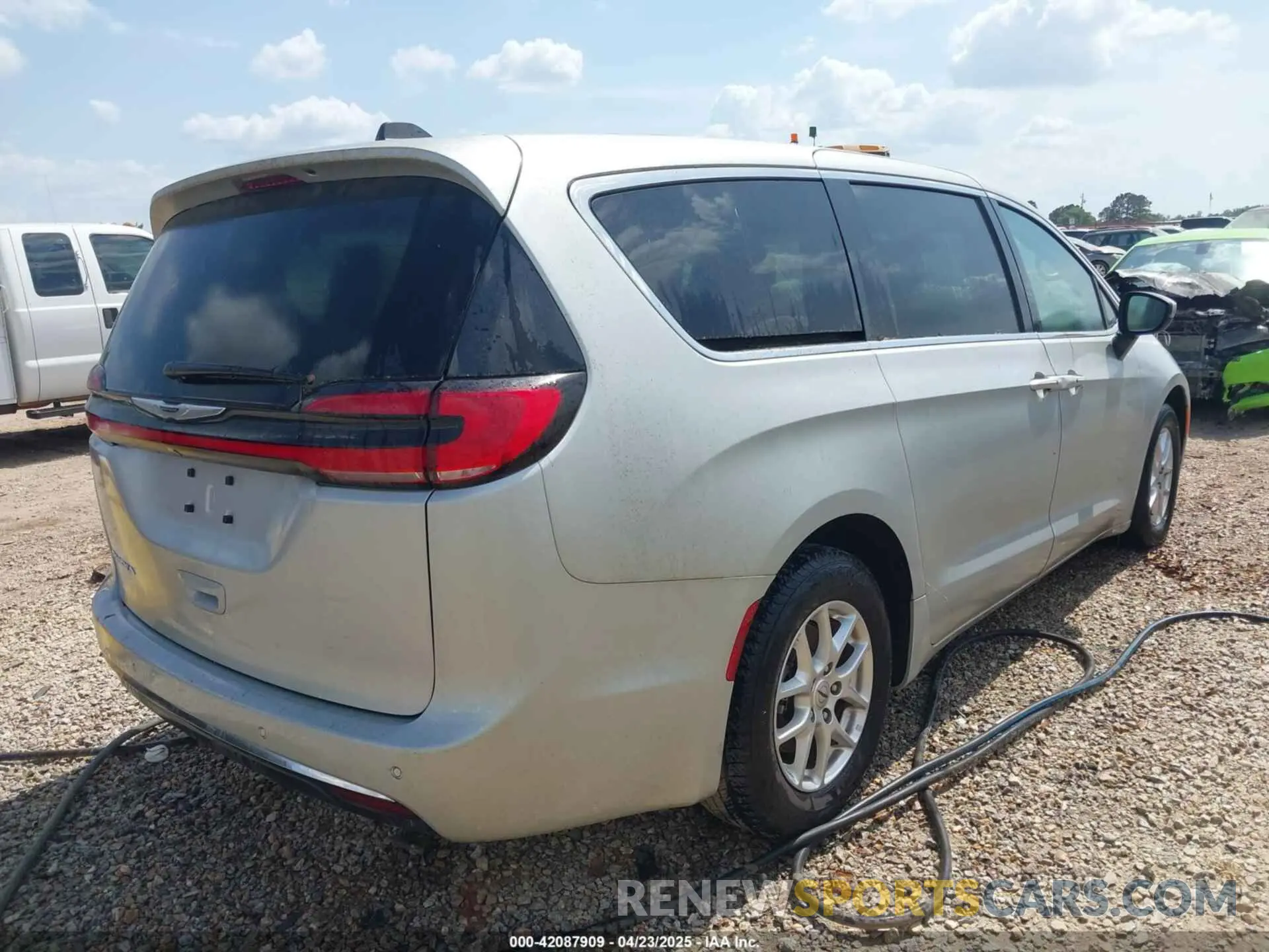 4 Фотография поврежденного автомобиля 2C4RC1BG7PR521232 CHRYSLER PACIFICA 2023