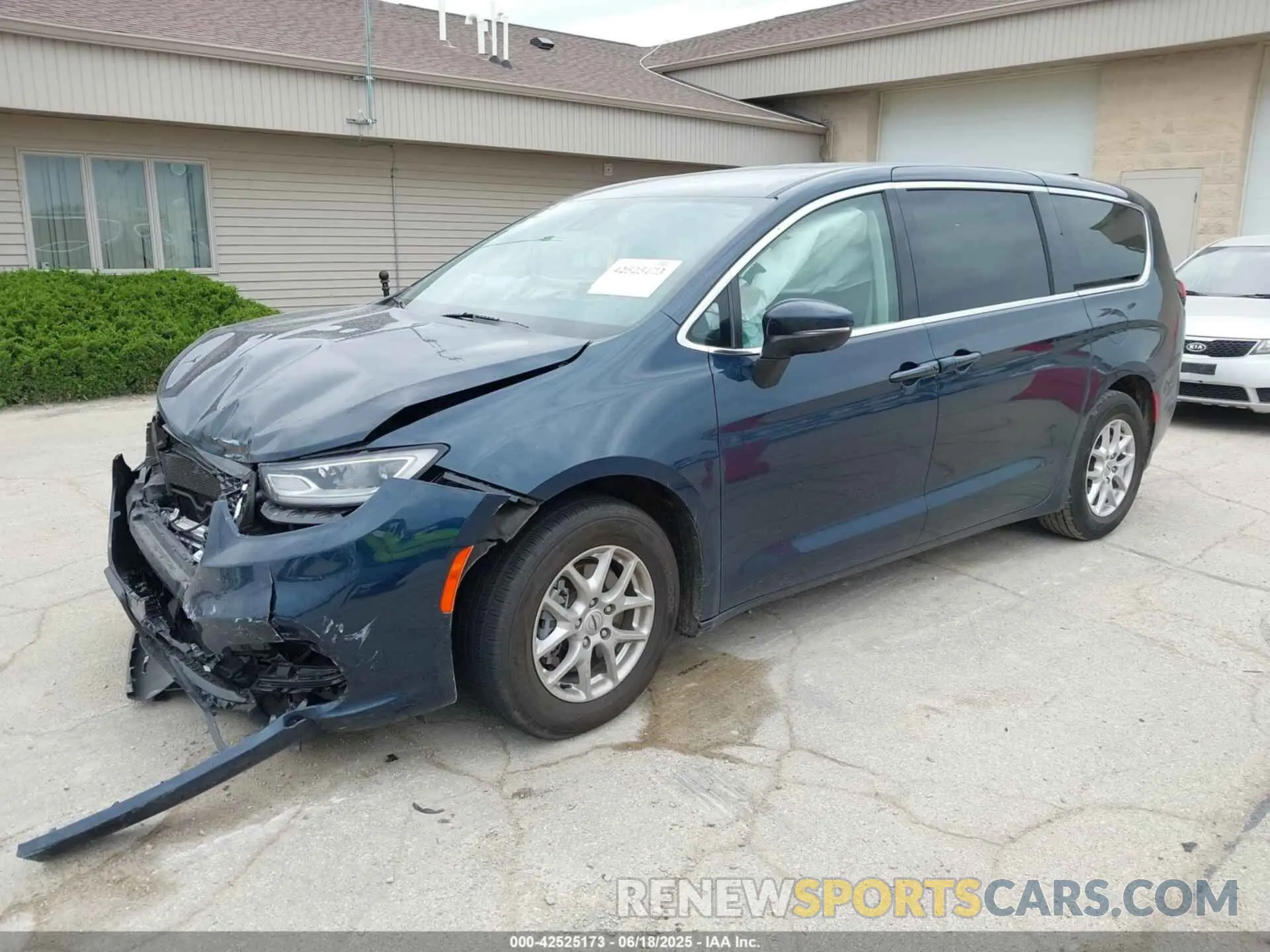 2 Photograph of a damaged car 2C4RC1BG8PR526374 CHRYSLER PACIFICA 2023