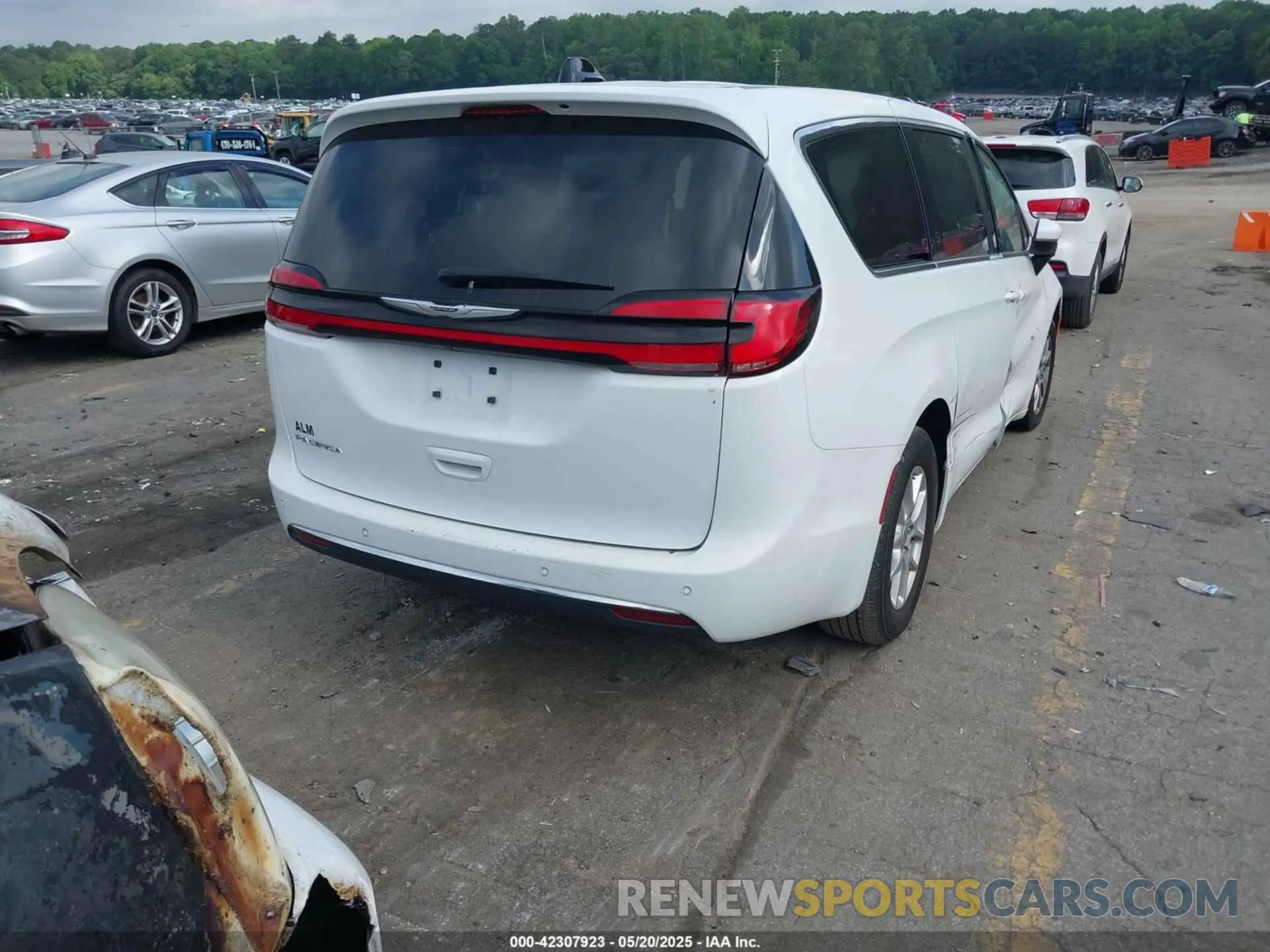 4 Фотография поврежденного автомобиля 2C4RC1BG8PR535446 CHRYSLER PACIFICA 2023